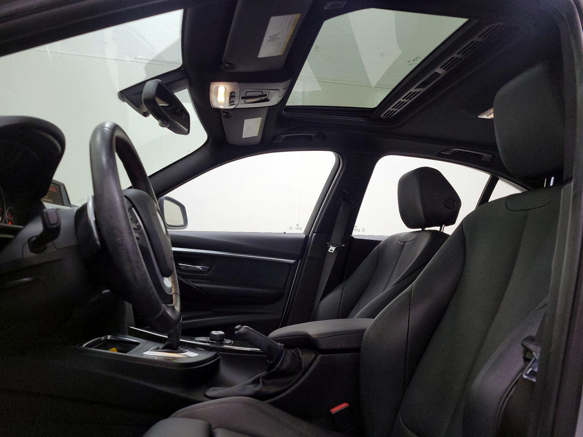 Thumbnail: 2016 BMW 3 Series - 19