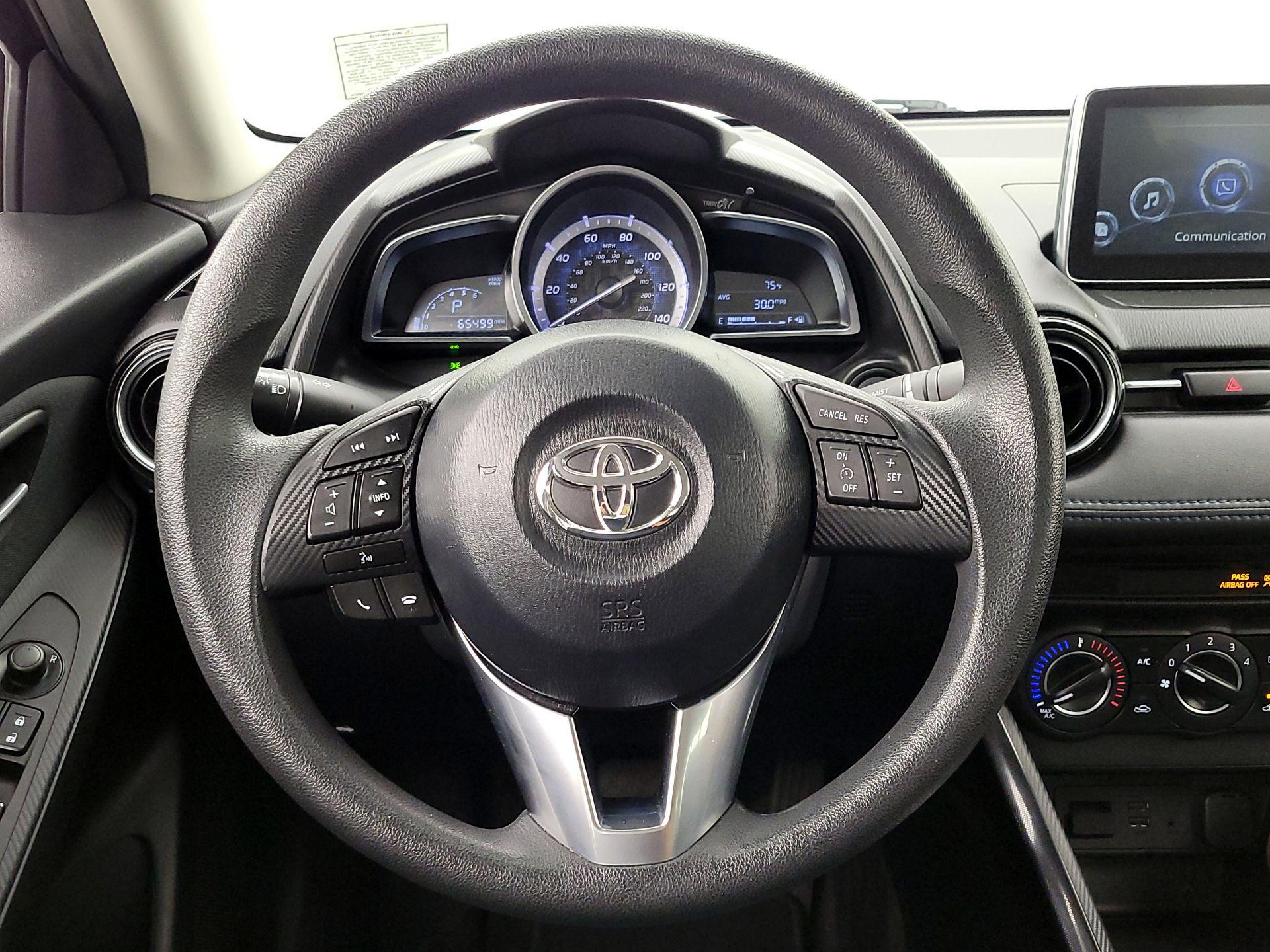 Thumbnail: 2017 Toyota Yaris iA - 10