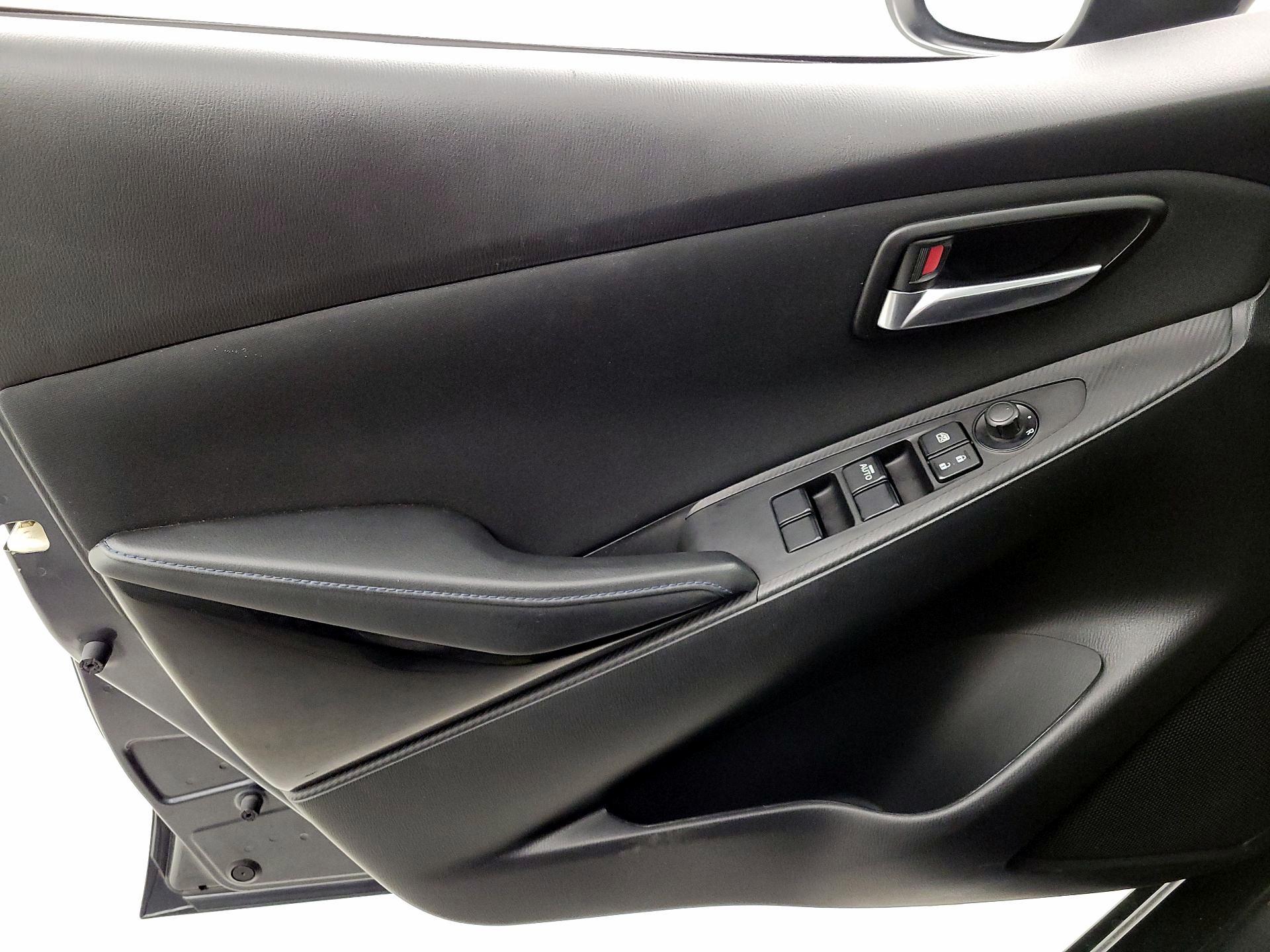Thumbnail: 2017 Toyota Yaris iA - 12
