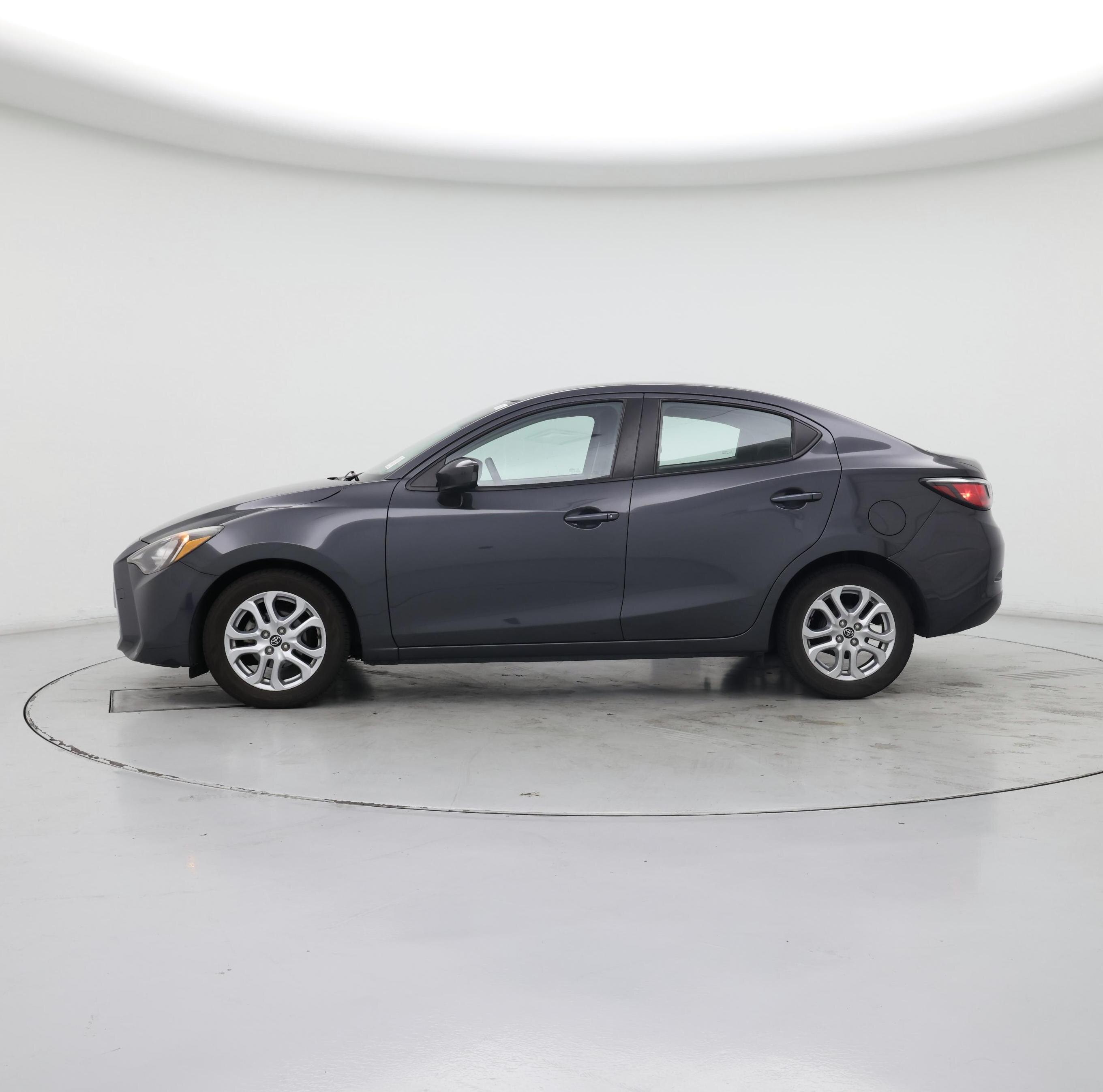 Thumbnail: 2017 Toyota Yaris iA - 3