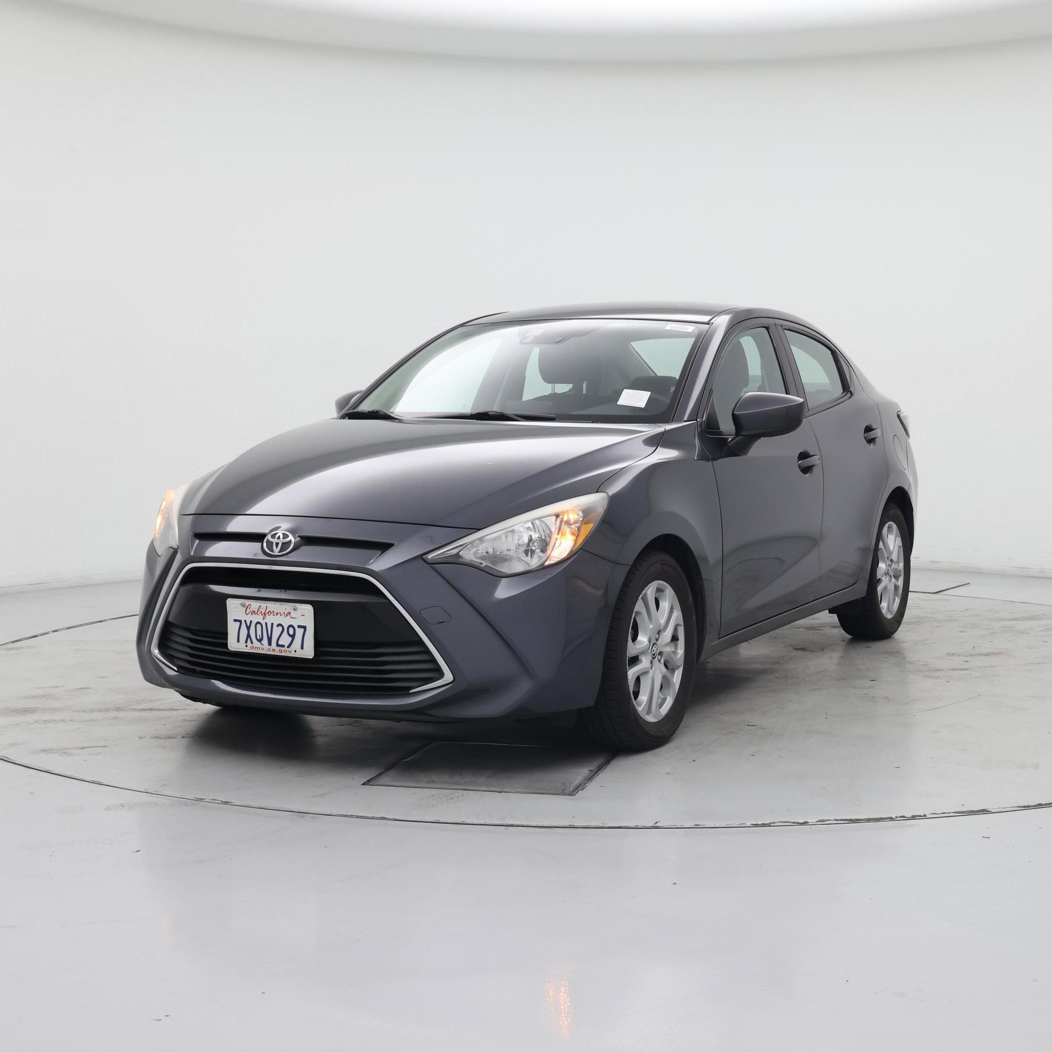 Thumbnail: 2017 Toyota Yaris iA - 4