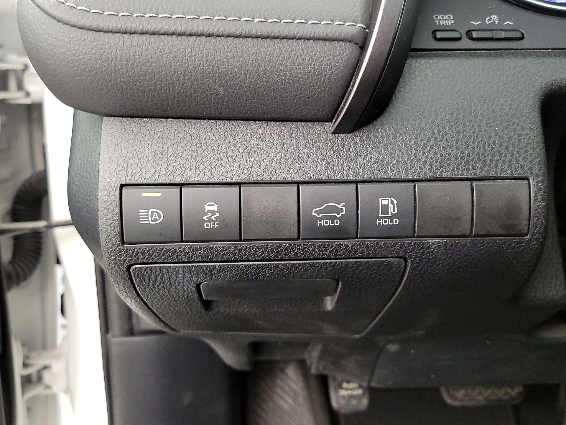 Thumbnail: 2019 Toyota Camry - 13