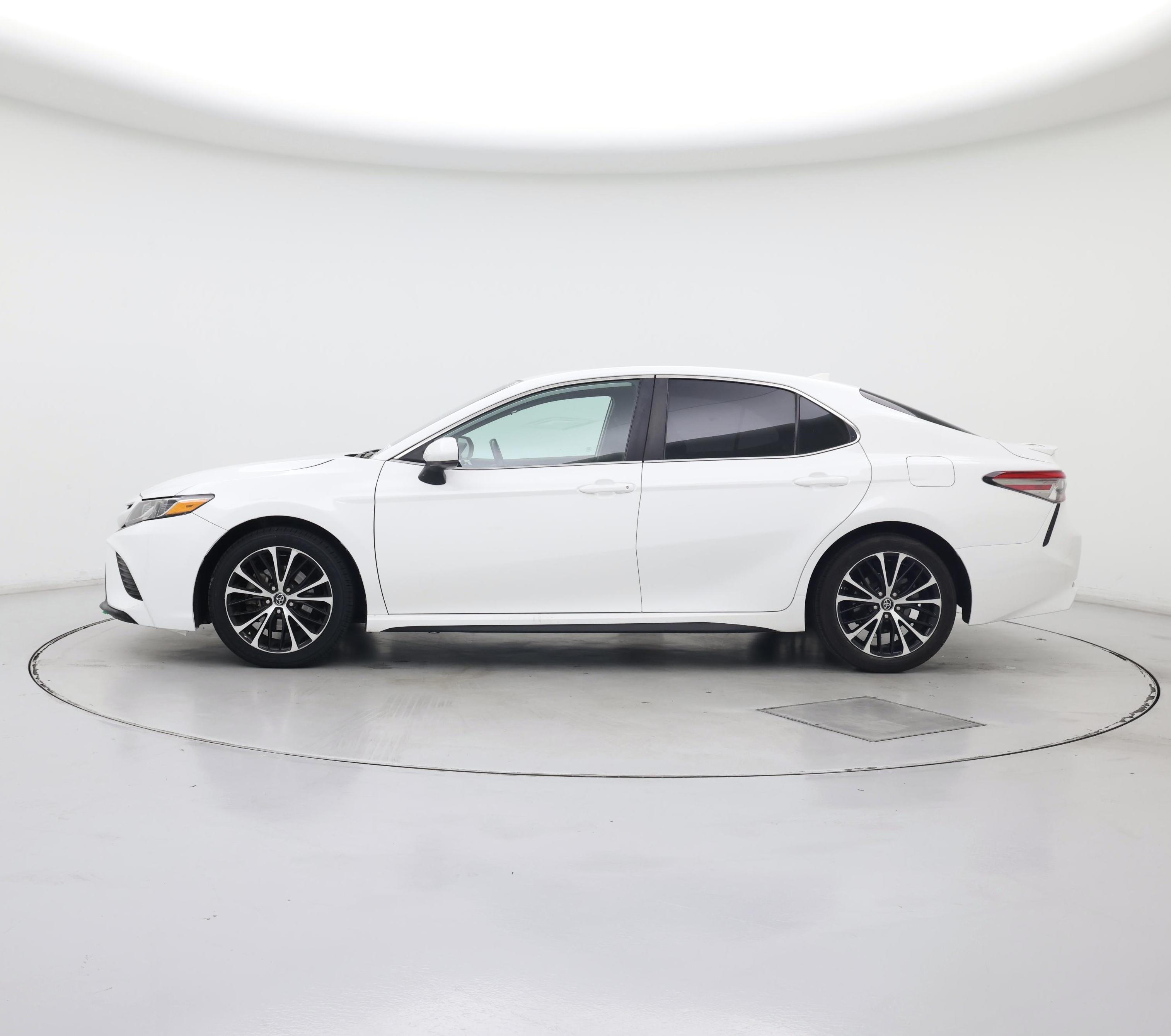 Thumbnail: 2019 Toyota Camry - 3