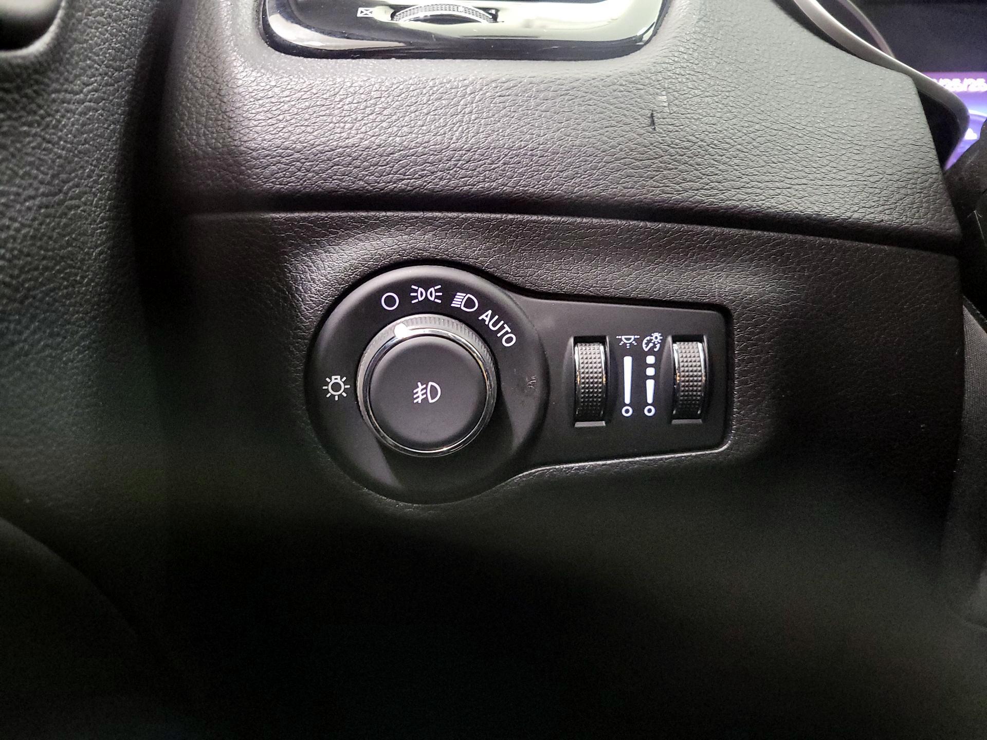 Thumbnail: 2020 Jeep Compass - 13