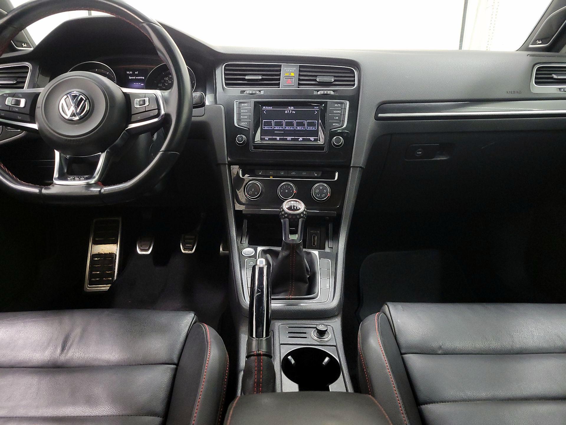 Thumbnail: 2015 Volkswagen Golf - 9