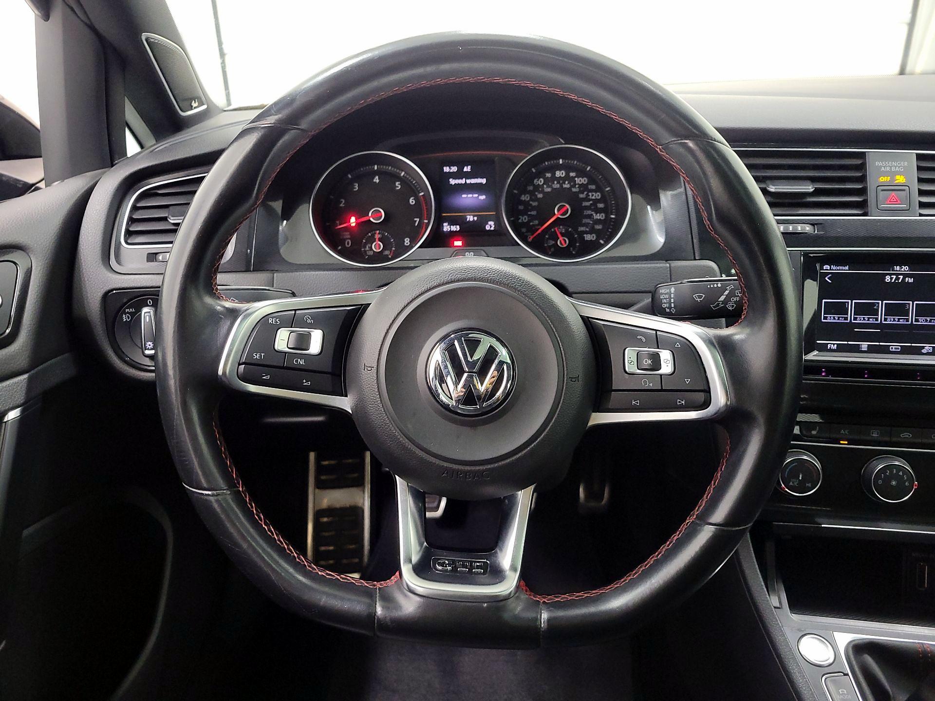 Thumbnail: 2015 Volkswagen Golf - 10