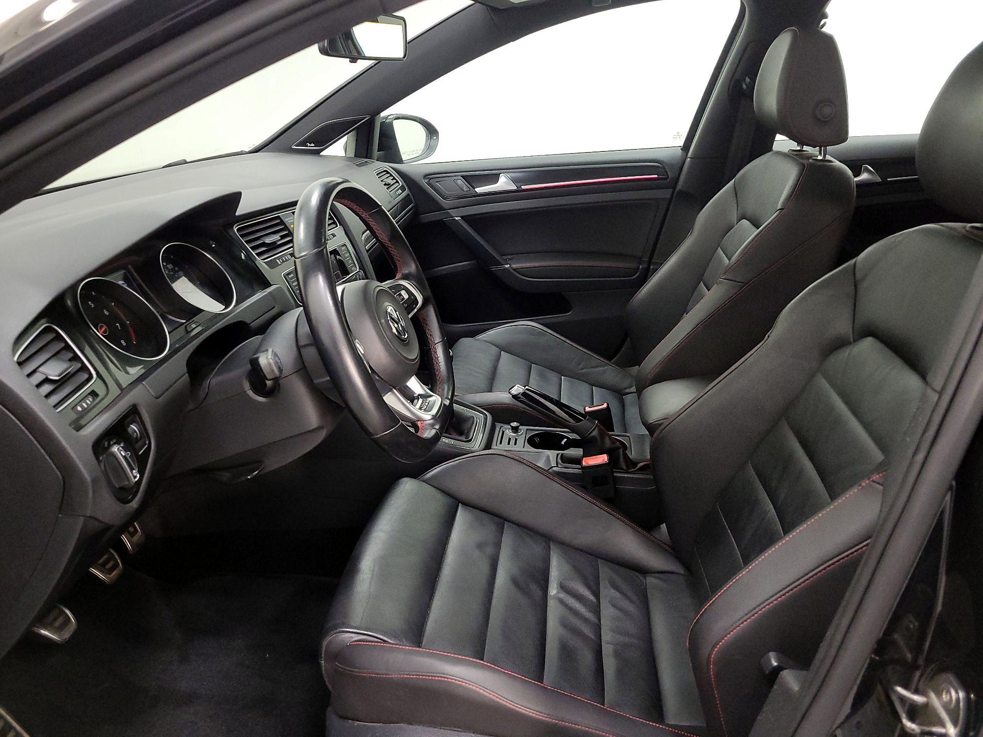 Thumbnail: 2015 Volkswagen Golf - 11