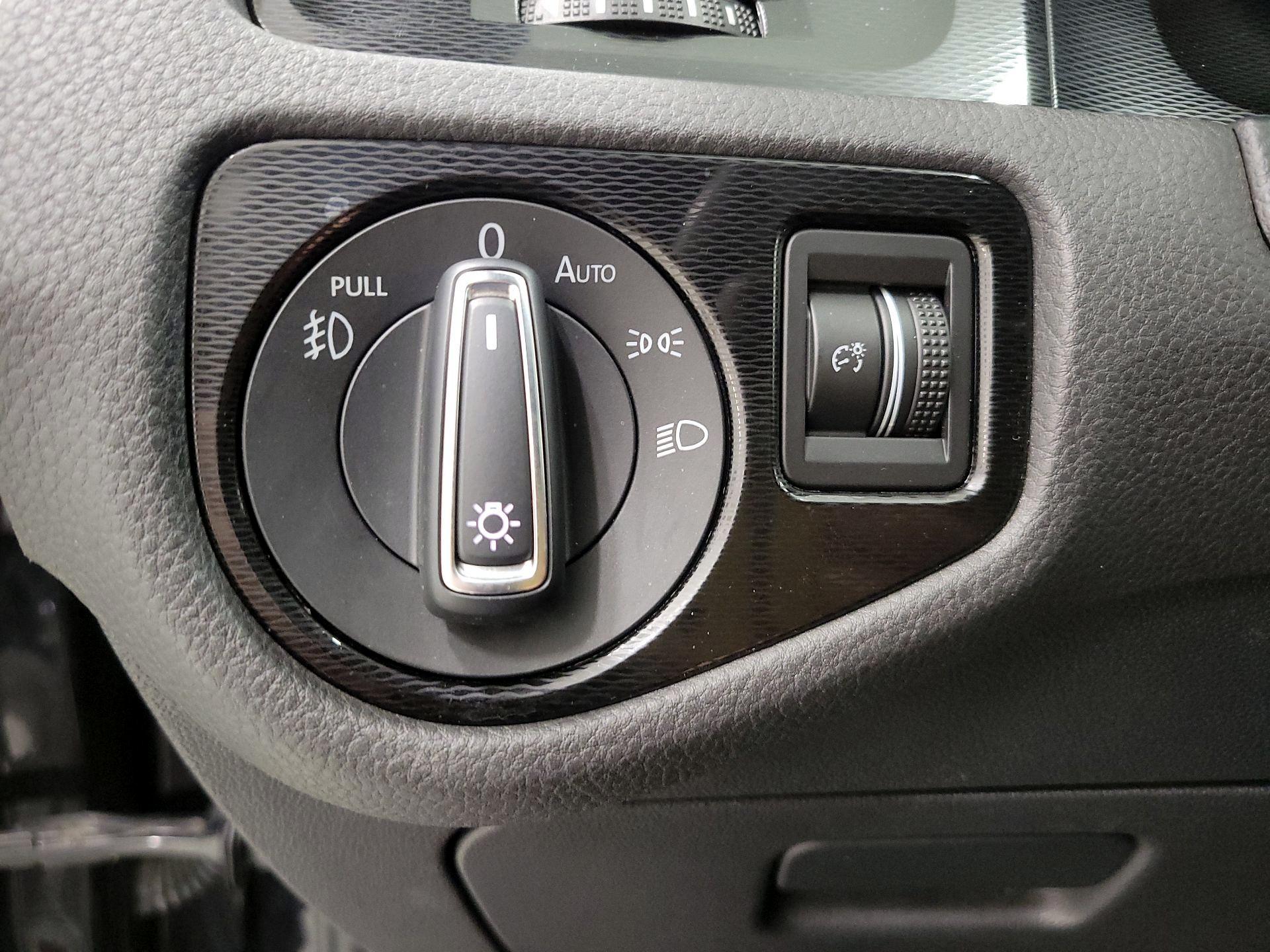 Thumbnail: 2015 Volkswagen Golf - 13