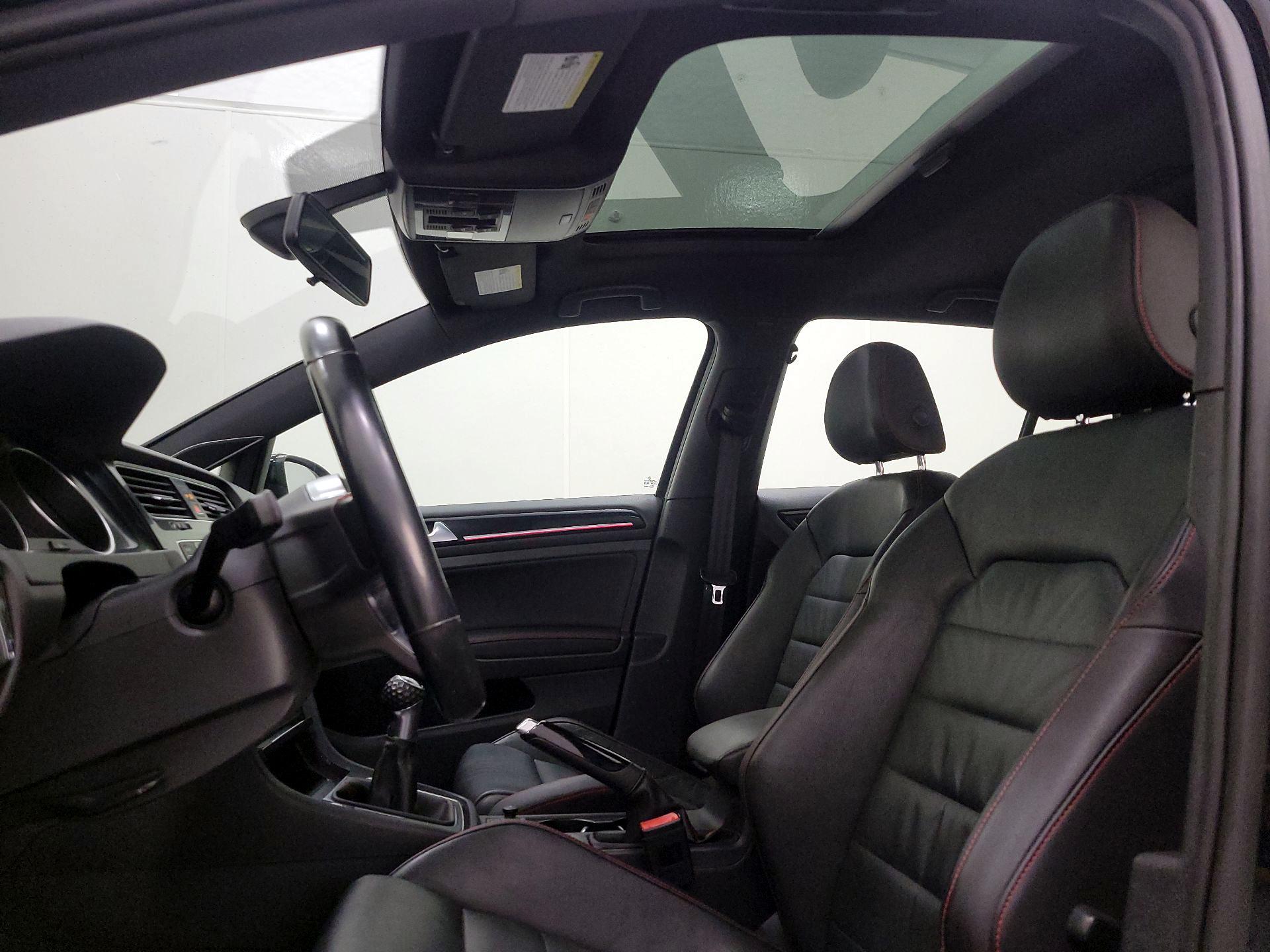 Thumbnail: 2015 Volkswagen Golf - 19