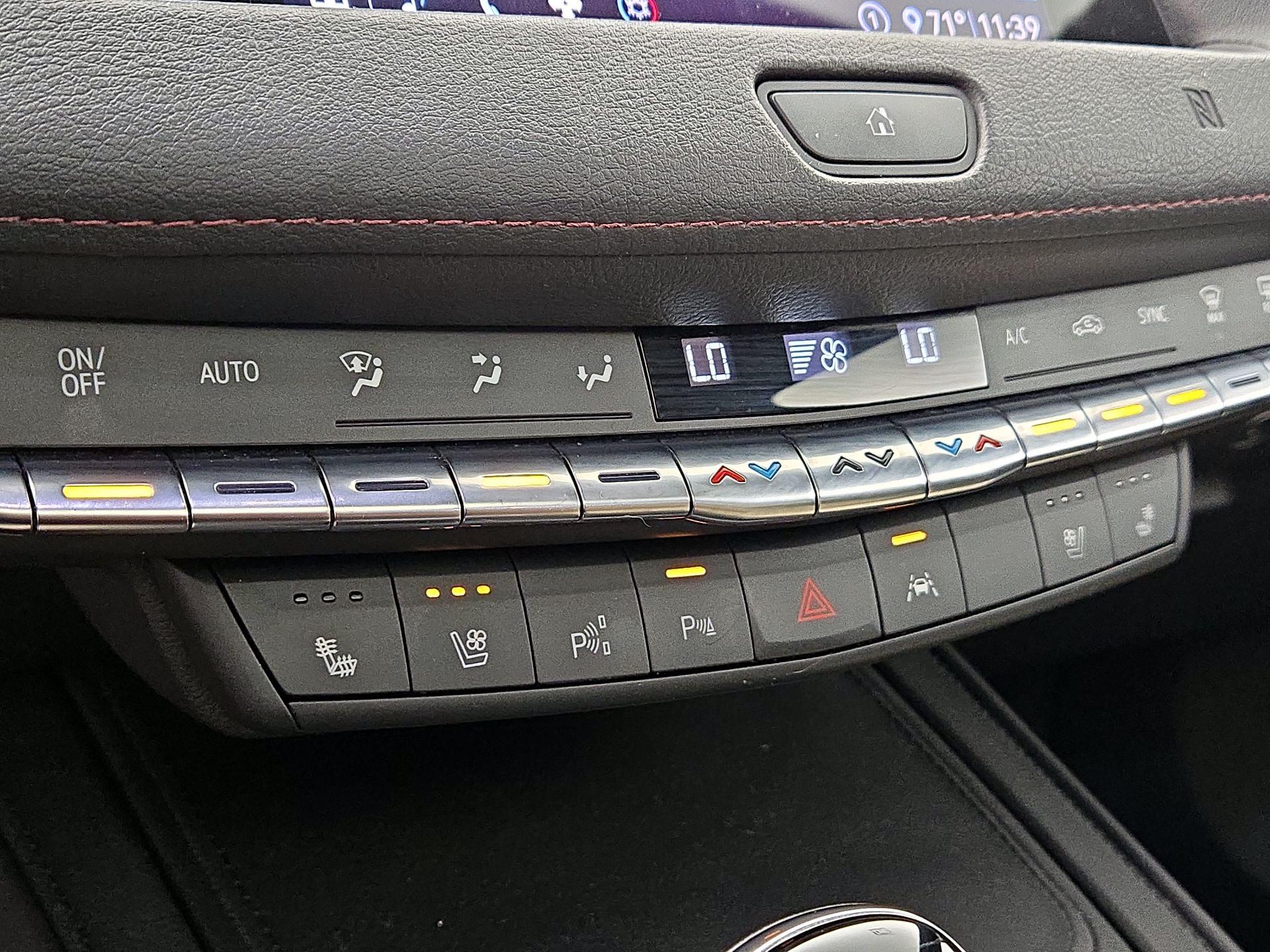 Thumbnail: 2020 Cadillac XT4 - 16