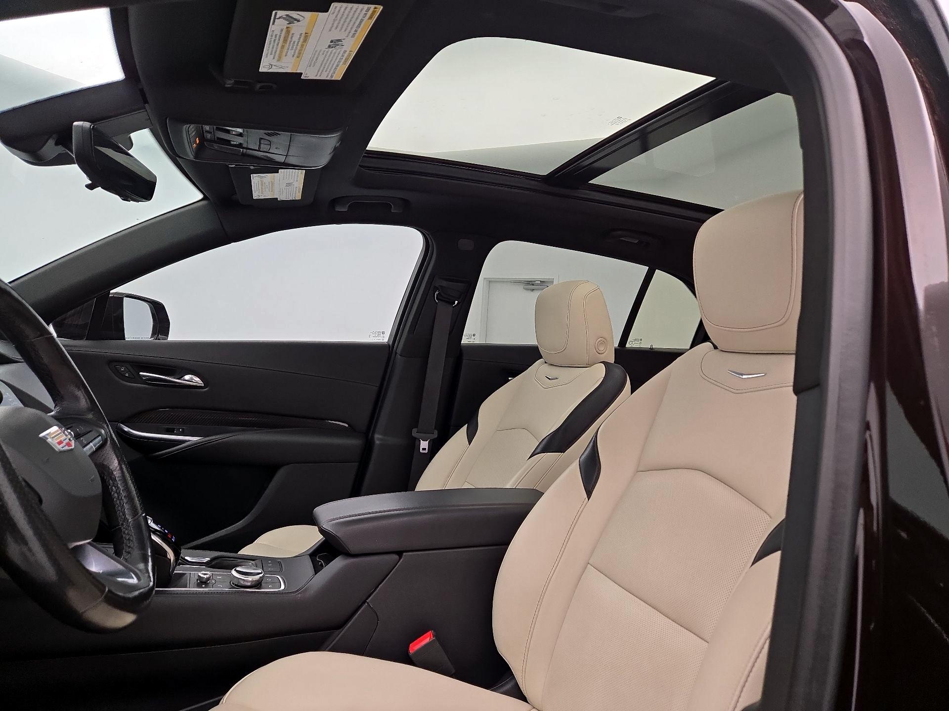 Thumbnail: 2020 Cadillac XT4 - 19