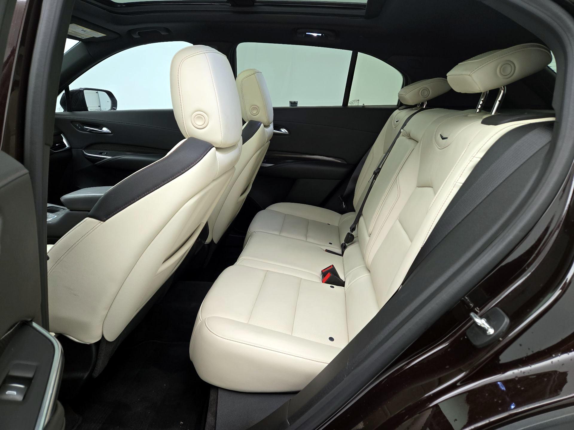 Thumbnail: 2020 Cadillac XT4 - 20