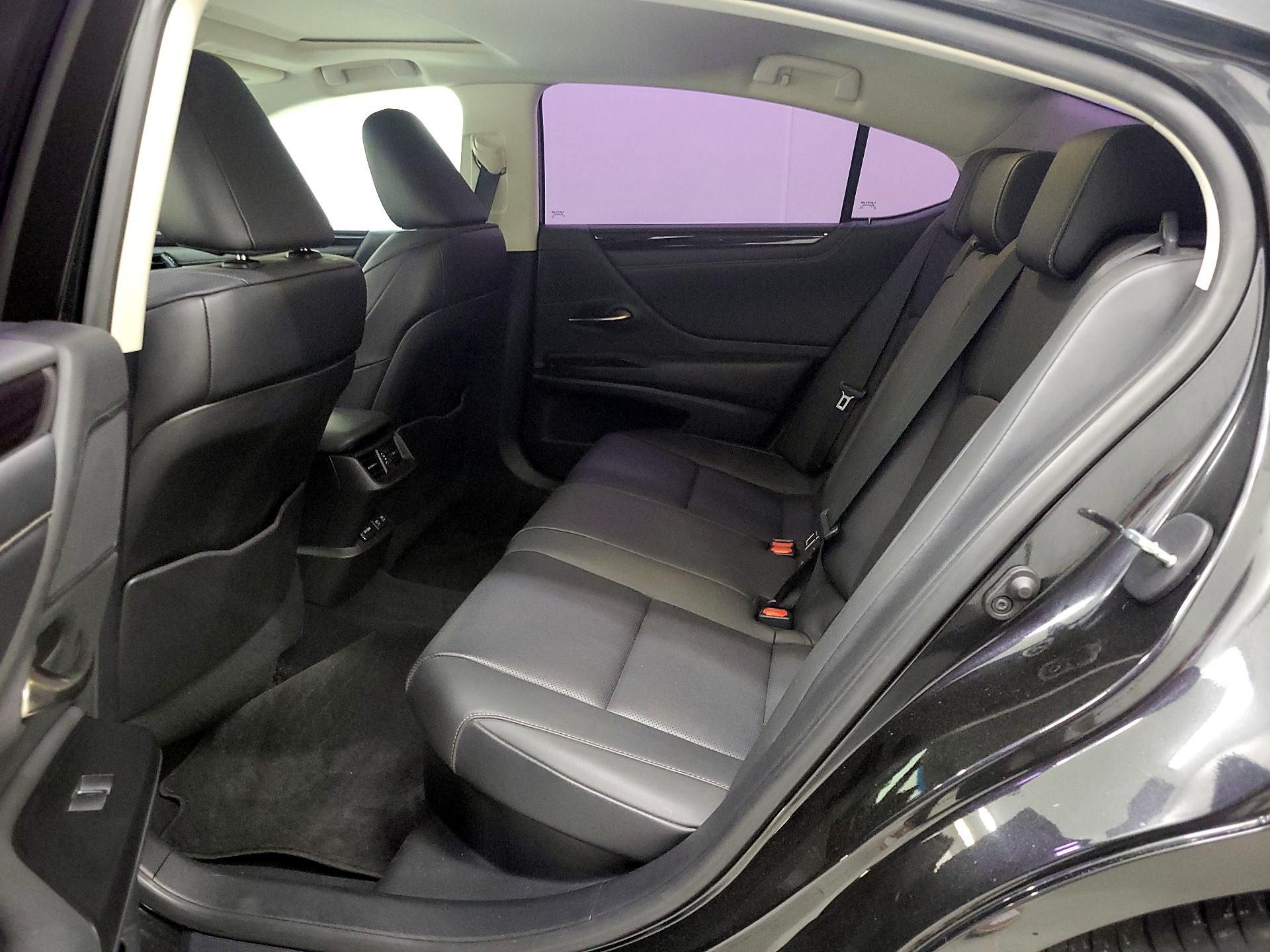 Thumbnail: 2021 Lexus ES - 20