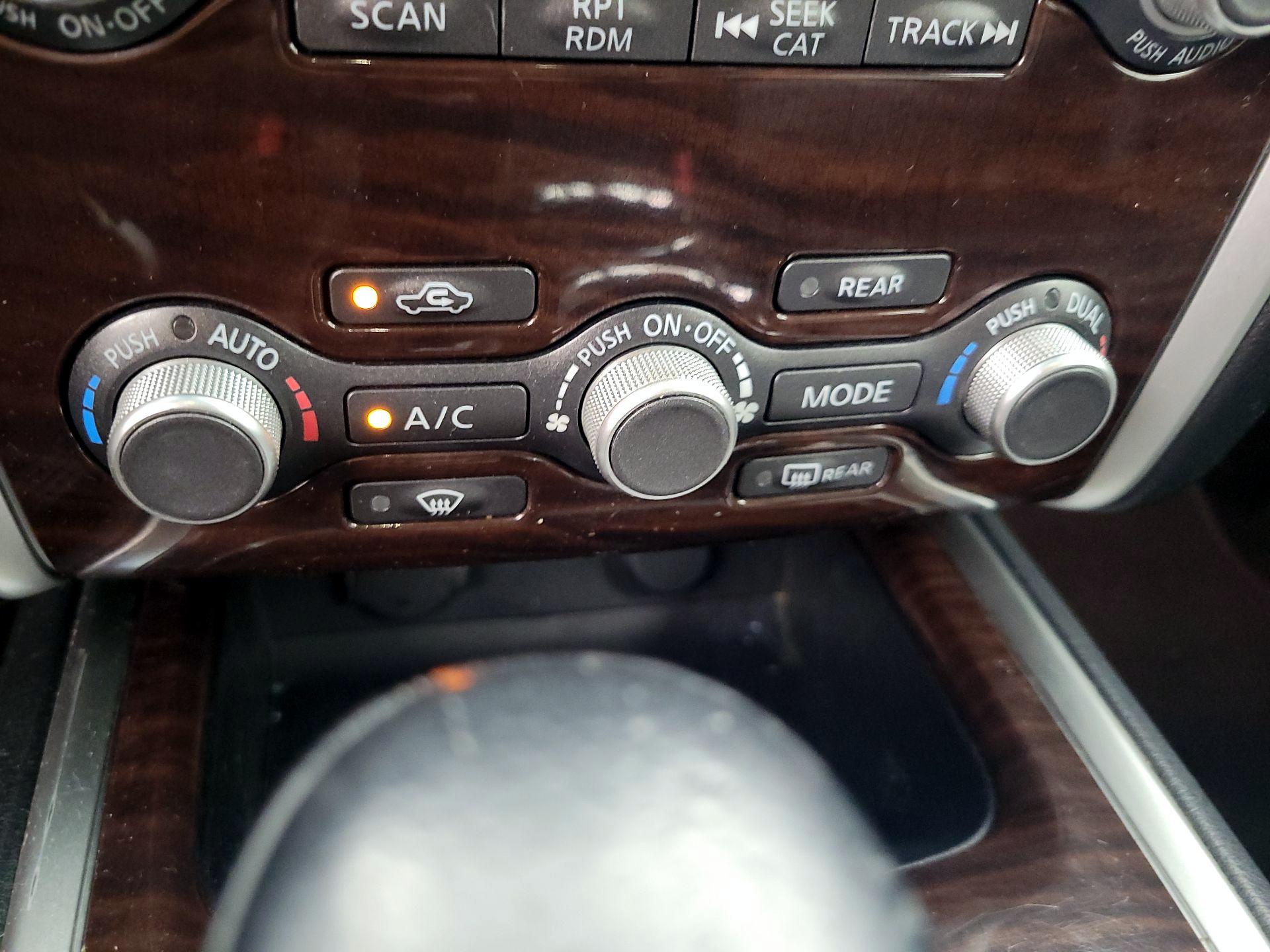 Thumbnail: 2014 Nissan Pathfinder - 16