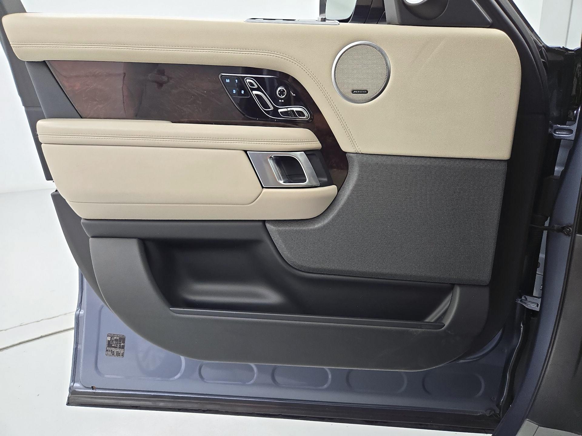 Thumbnail: 2019 Land Rover Range Rover - 12