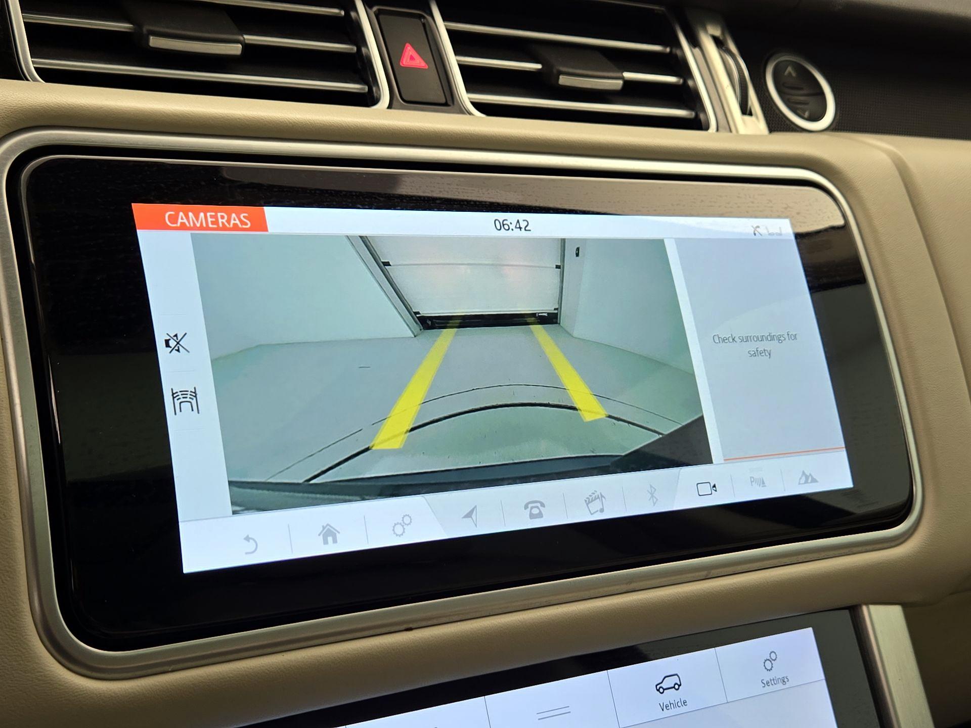 Thumbnail: 2019 Land Rover Range Rover - 15