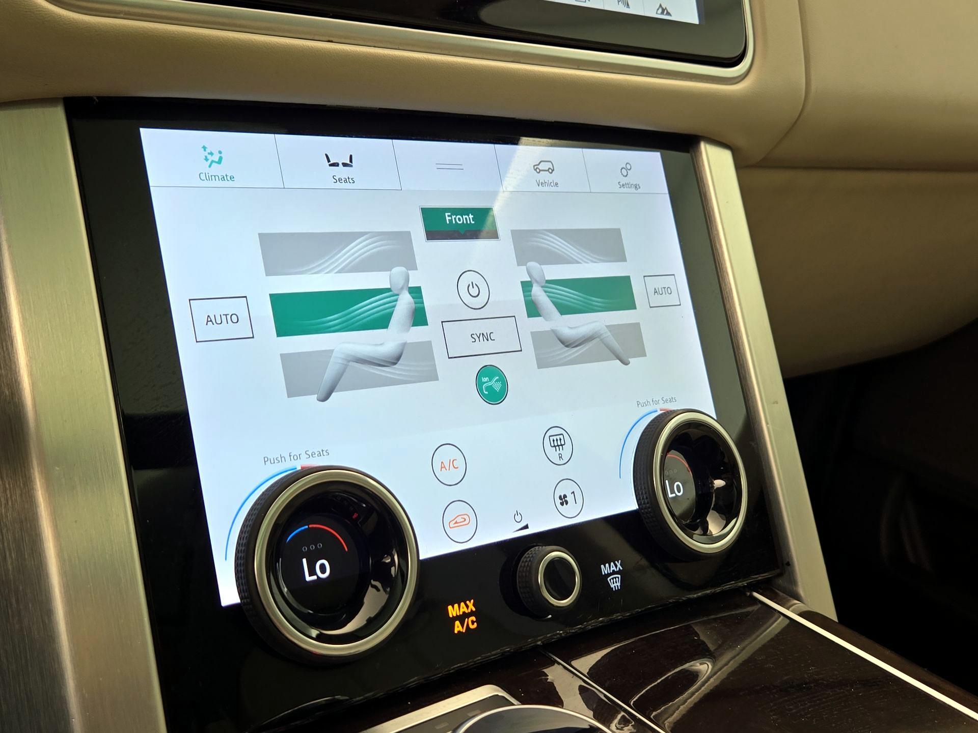 Thumbnail: 2019 Land Rover Range Rover - 17
