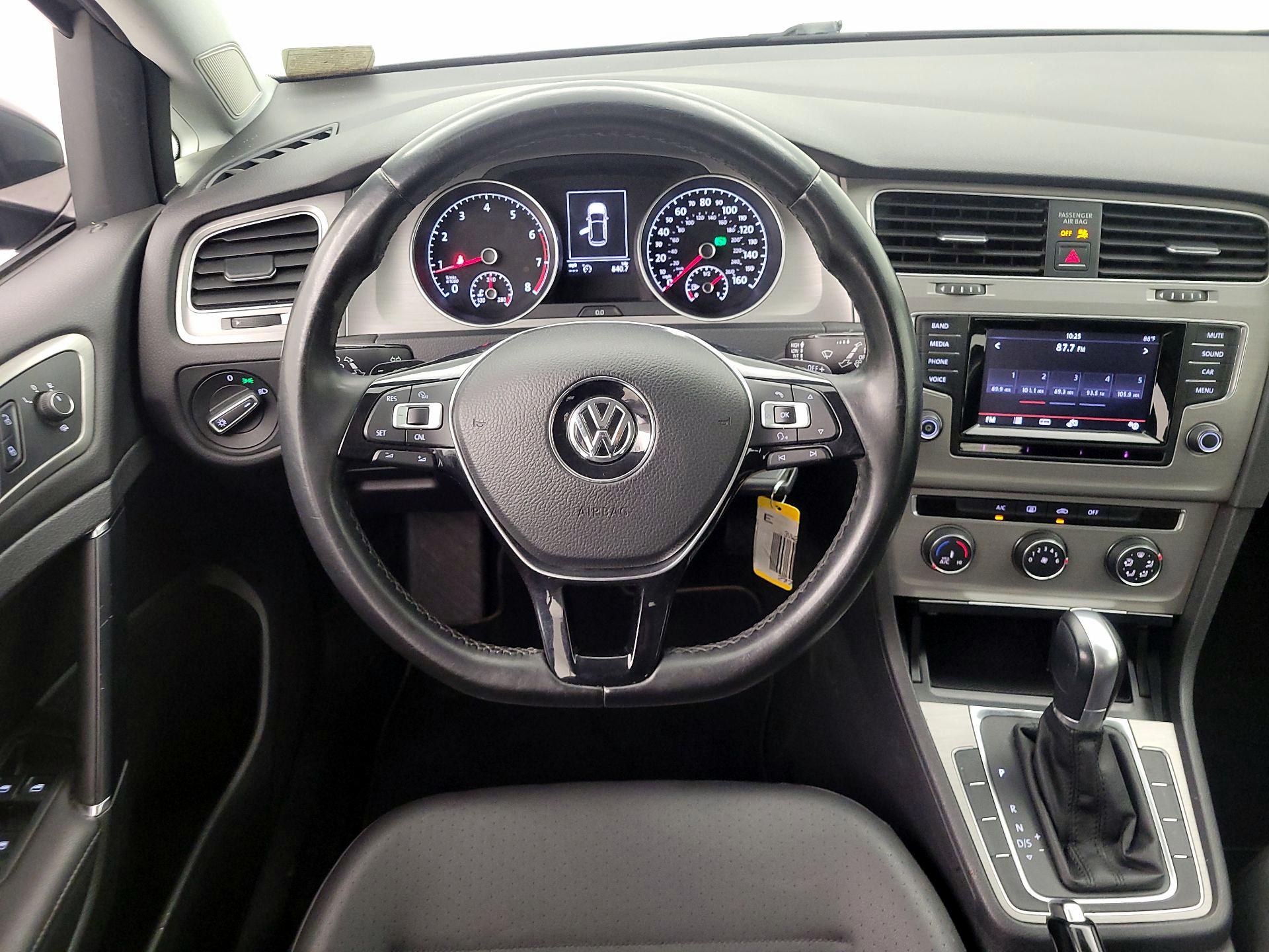 Thumbnail: 2015 Volkswagen Golf - 10