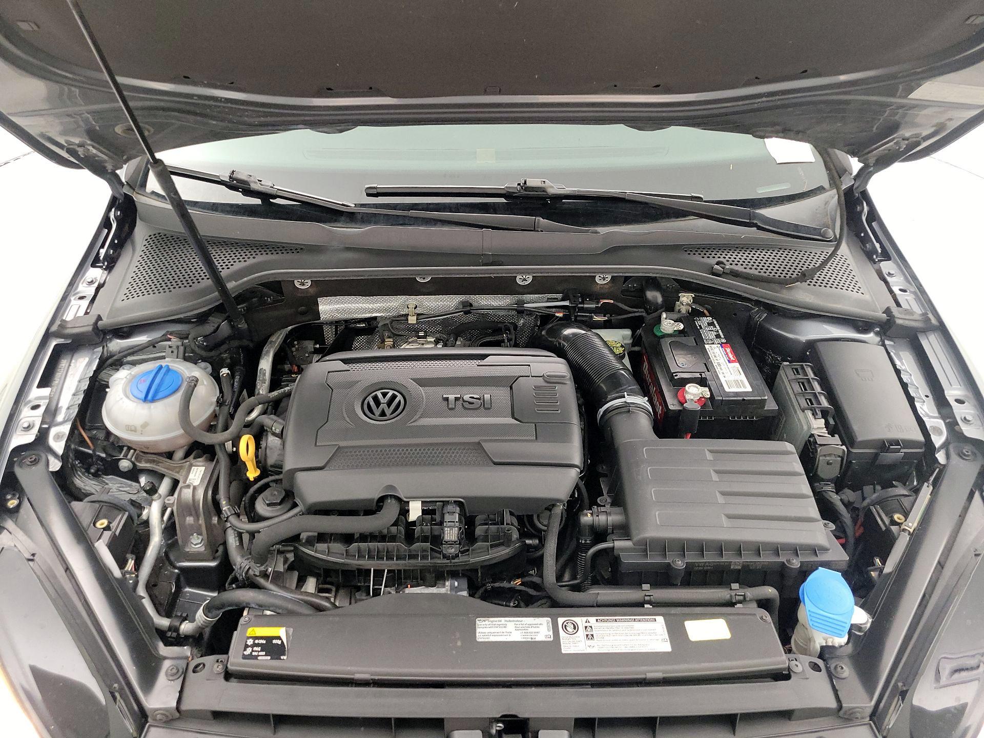 Thumbnail: 2015 Volkswagen Golf - 20
