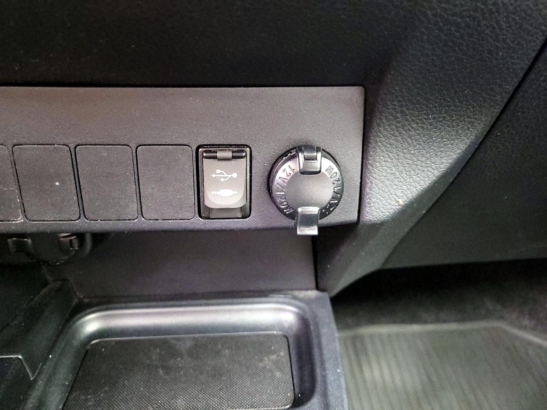 Thumbnail: 2018 Toyota RAV4 - 18