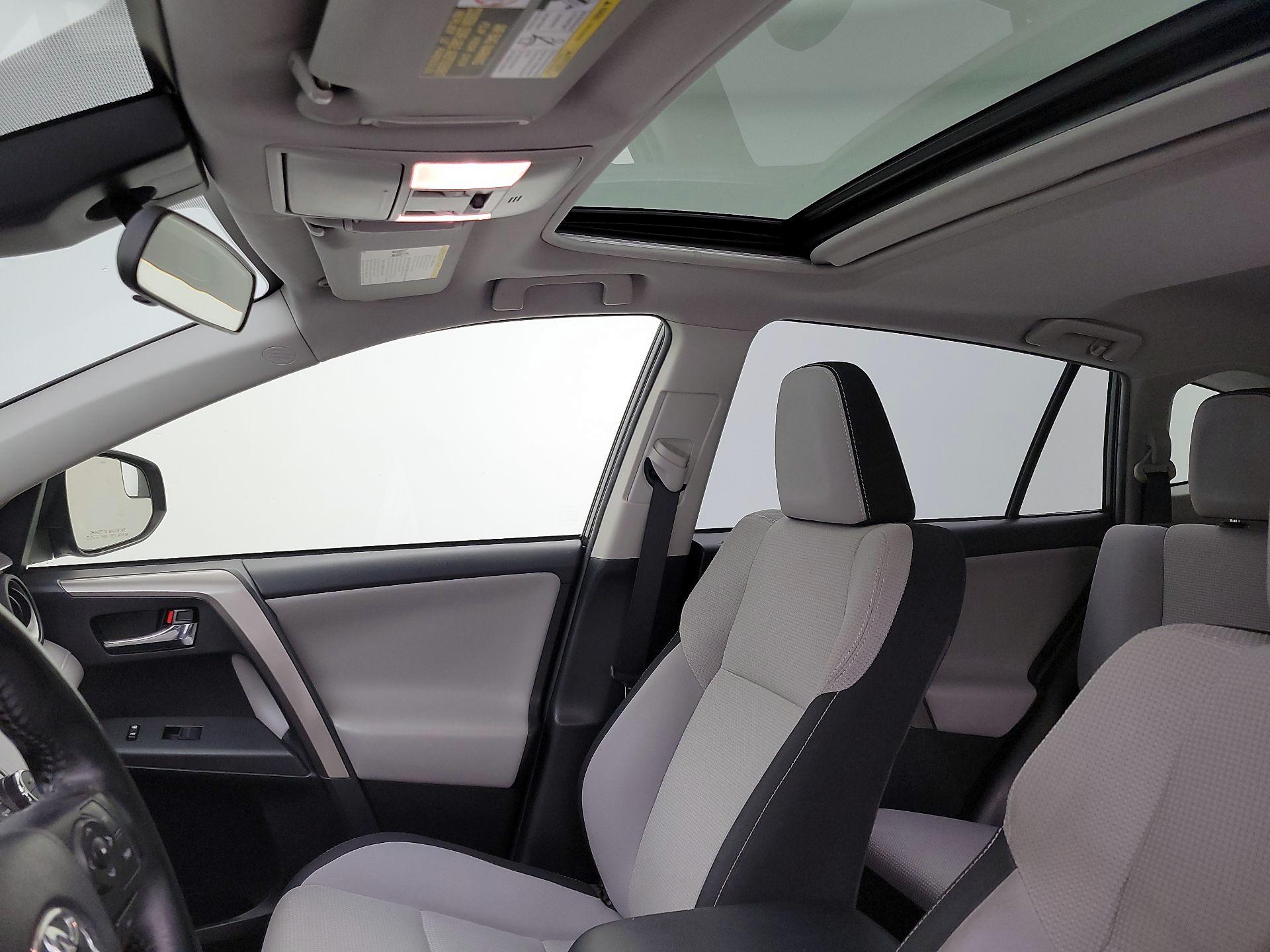 Thumbnail: 2018 Toyota RAV4 - 19
