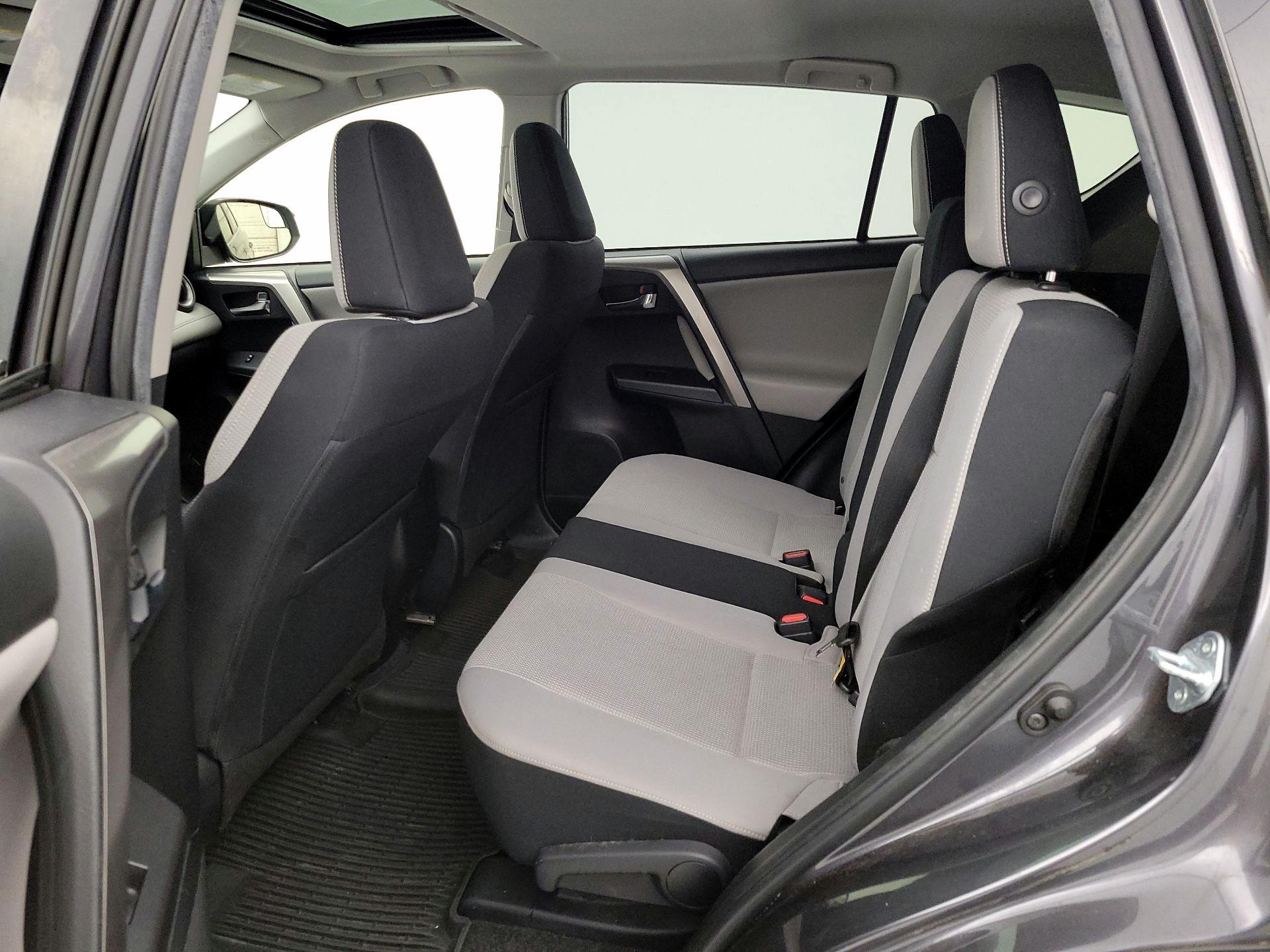 Thumbnail: 2018 Toyota RAV4 - 20