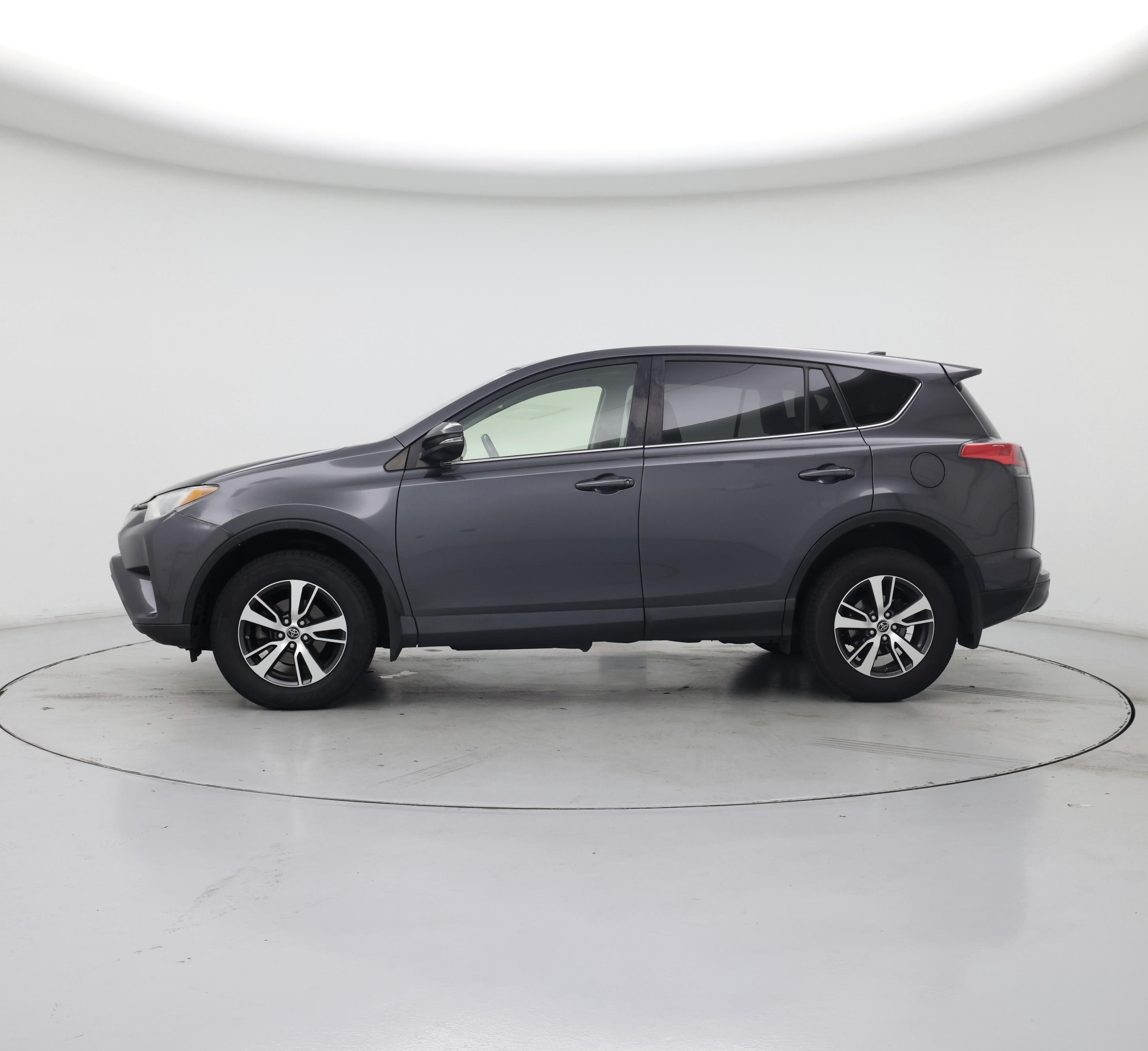 Thumbnail: 2018 Toyota RAV4 - 3
