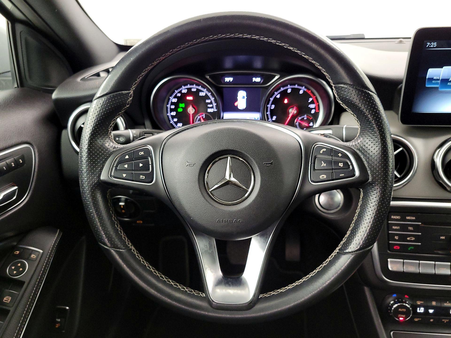 Thumbnail: 2018 Mercedes-Benz GLA - 10