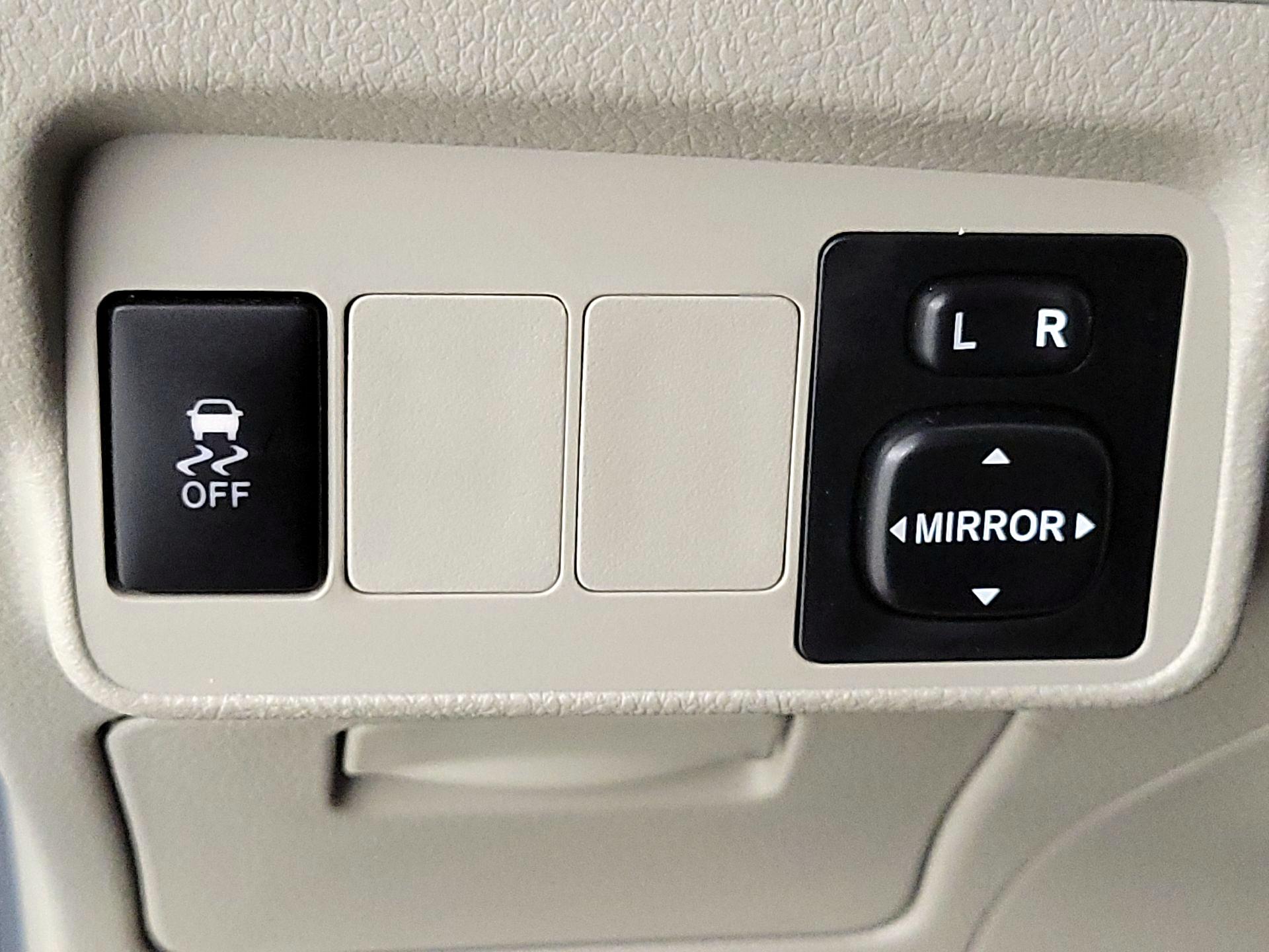 Thumbnail: 2013 Toyota Corolla - 13