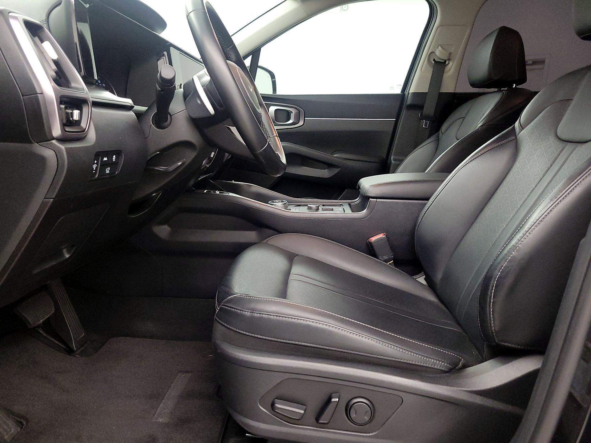 Thumbnail: 2023 Kia Sorento - 11