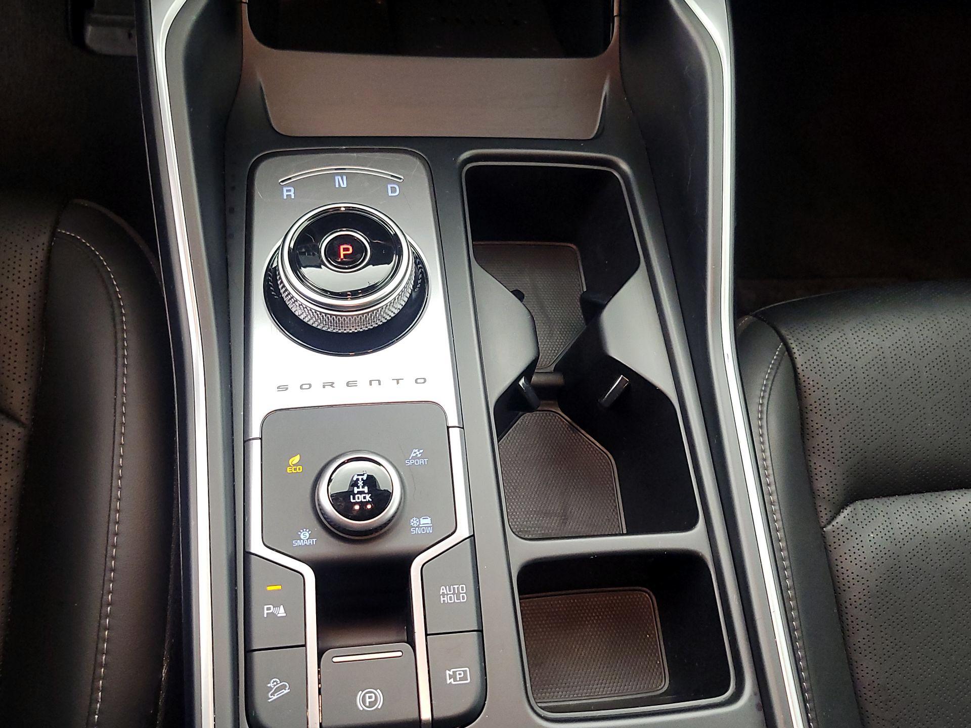 Thumbnail: 2023 Kia Sorento - 18