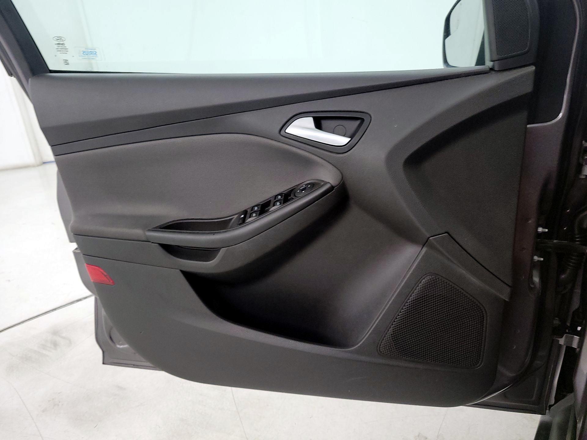 Thumbnail: 2014 Ford Focus - 12
