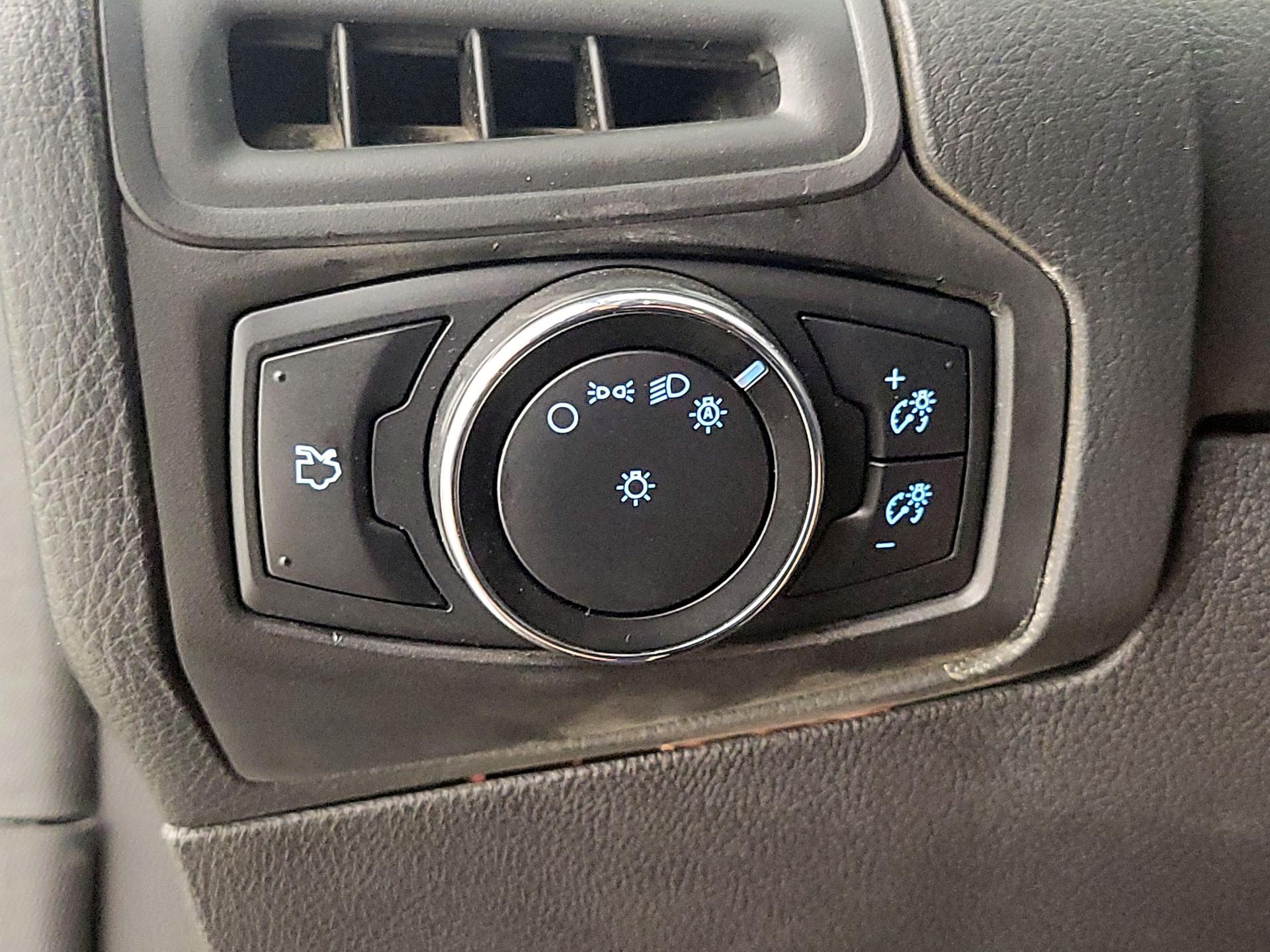 Thumbnail: 2014 Ford Focus - 13