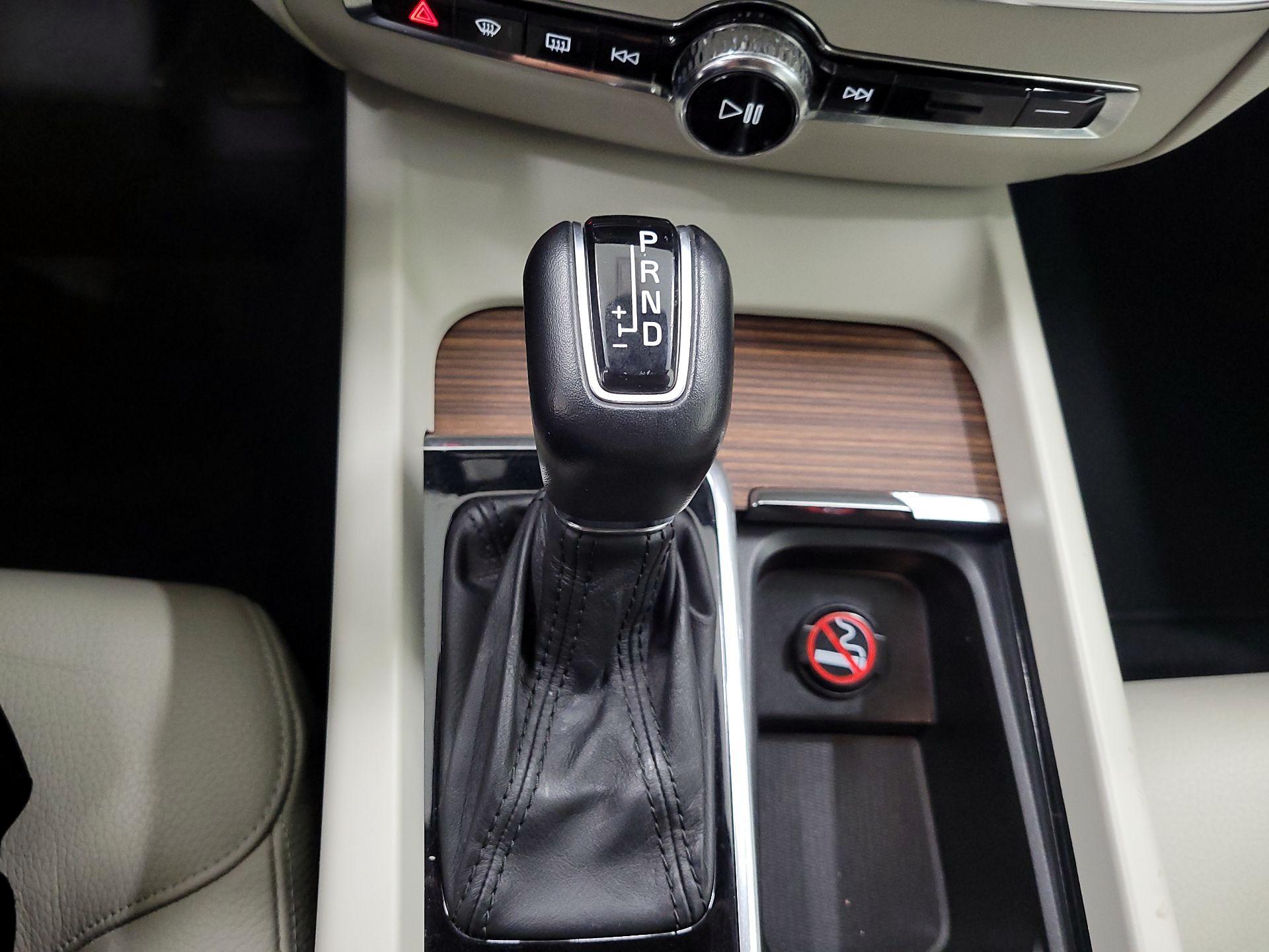 Thumbnail: 2019 Volvo S60 - 18