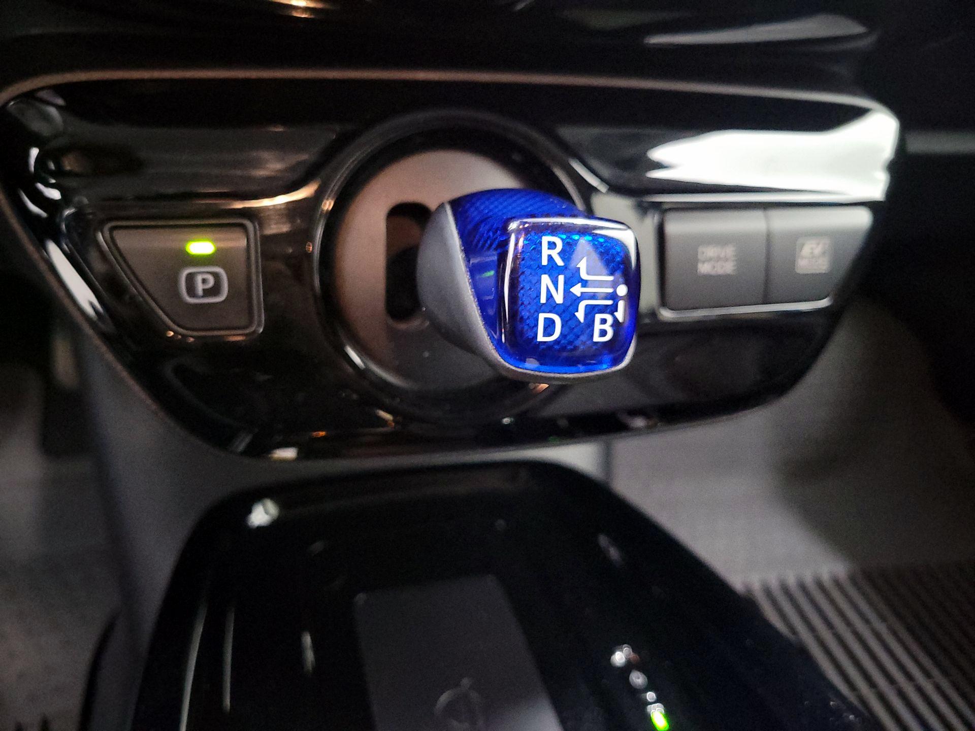 Thumbnail: 2020 Toyota Prius - 17