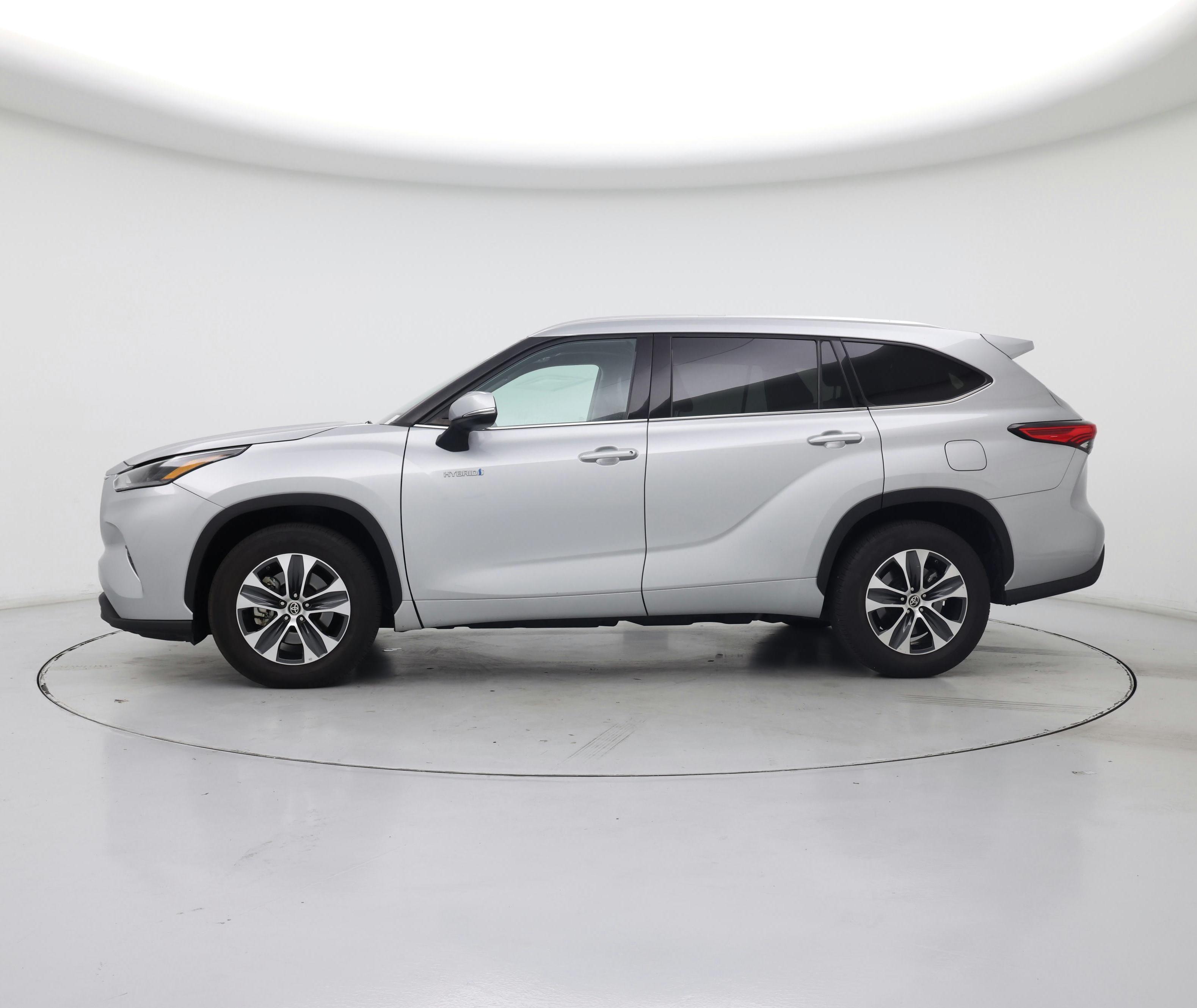 Thumbnail: 2021 Toyota Highlander - 3