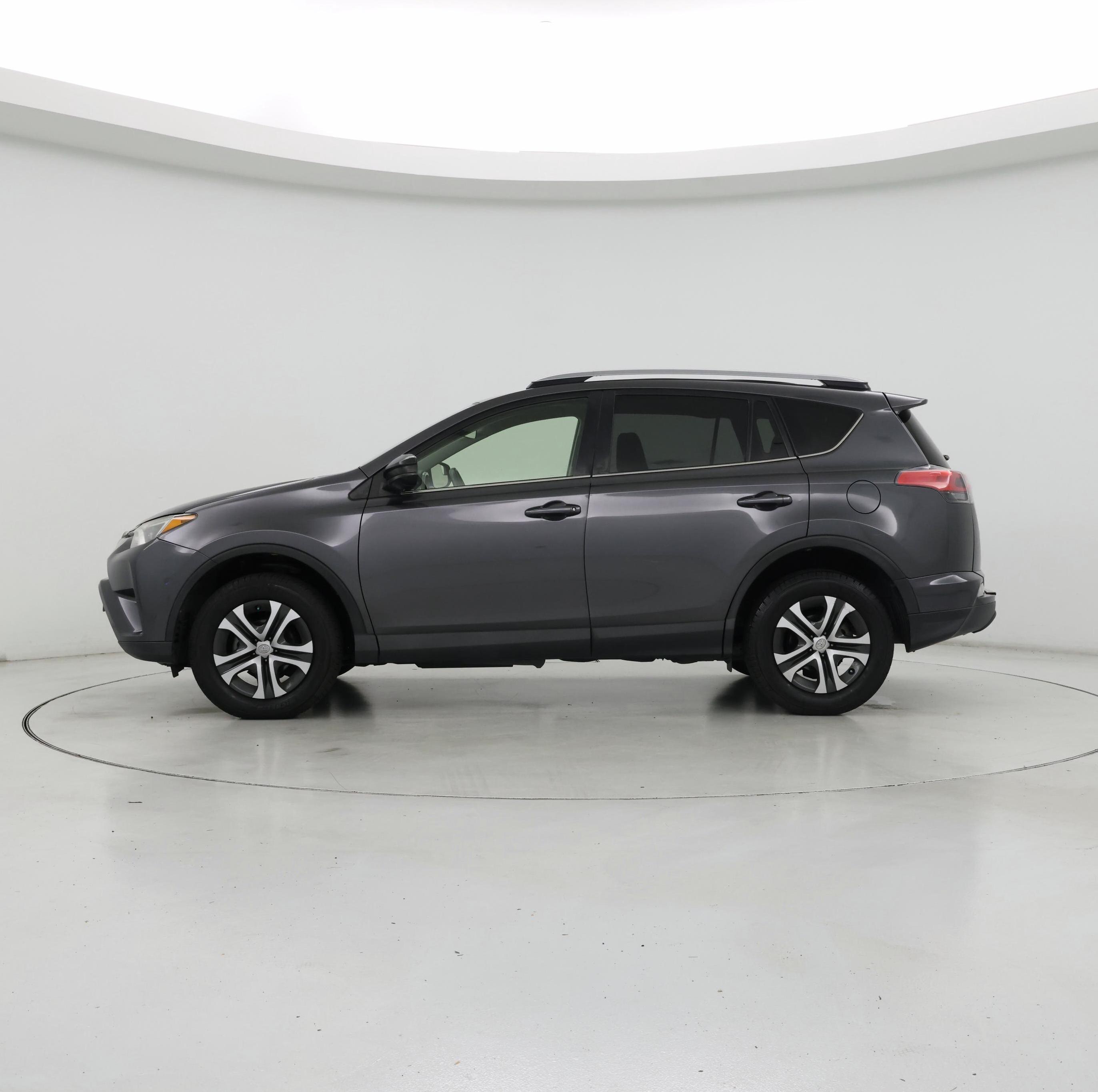 Thumbnail: 2017 Toyota RAV4 - 3
