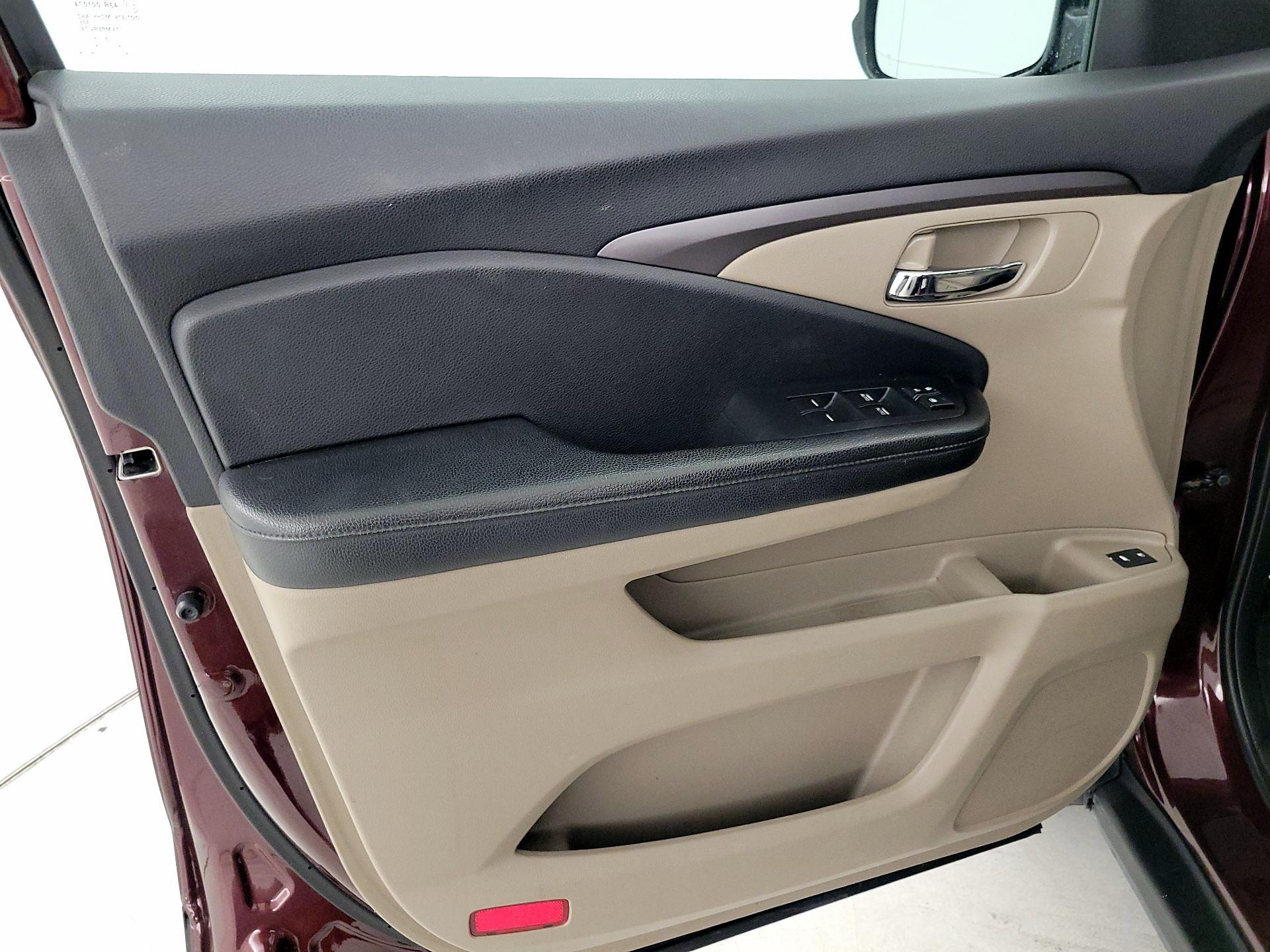 Thumbnail: 2016 Honda Pilot - 12