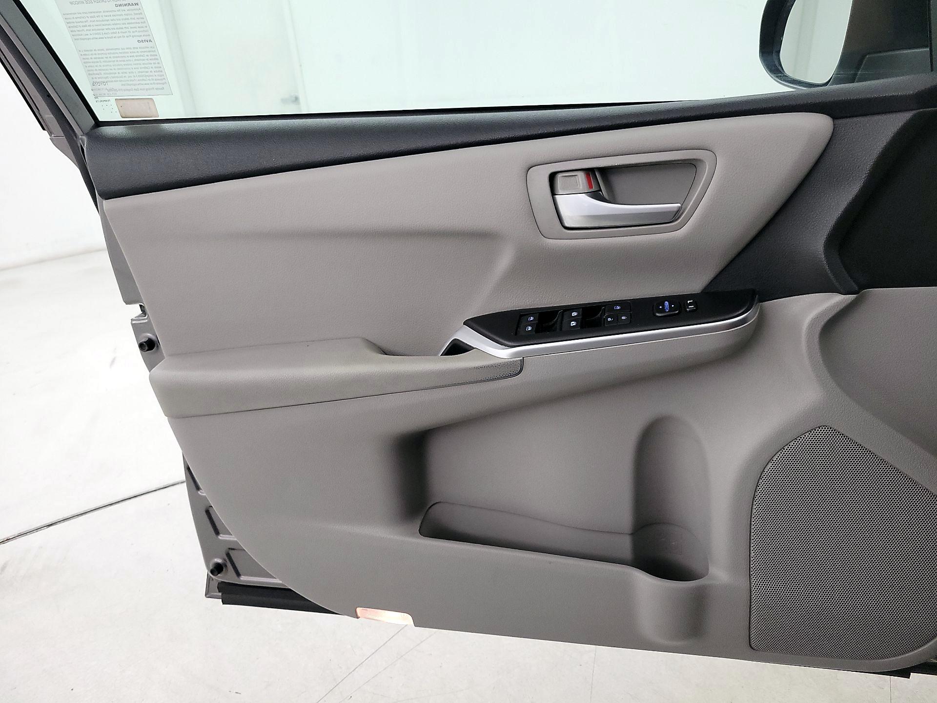 Thumbnail: 2017 Toyota Camry - 12