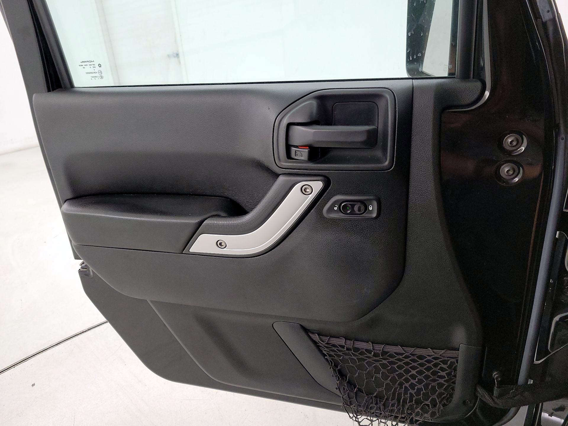 Thumbnail: 2016 Jeep Wrangler - 12