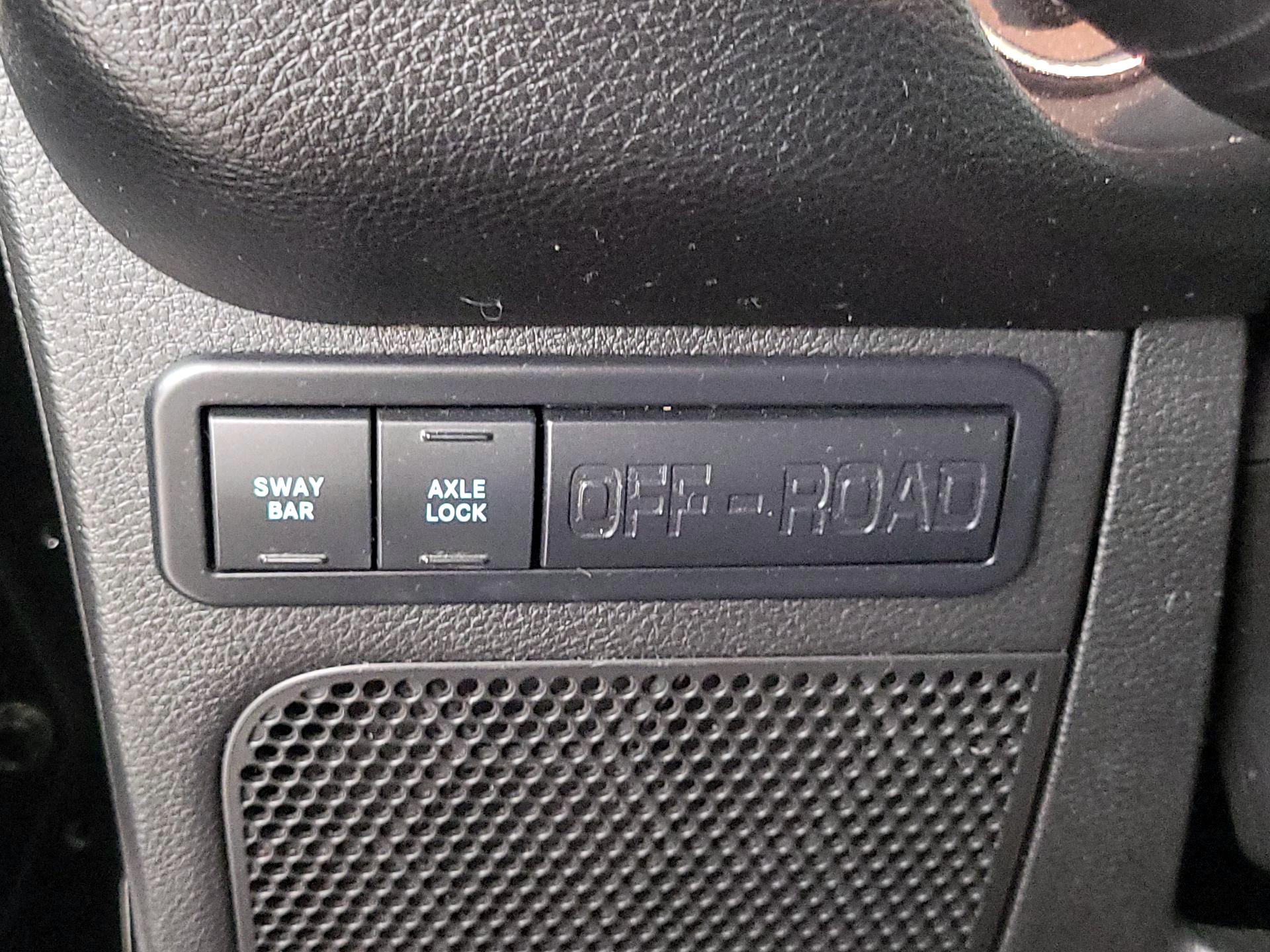 Thumbnail: 2016 Jeep Wrangler - 13