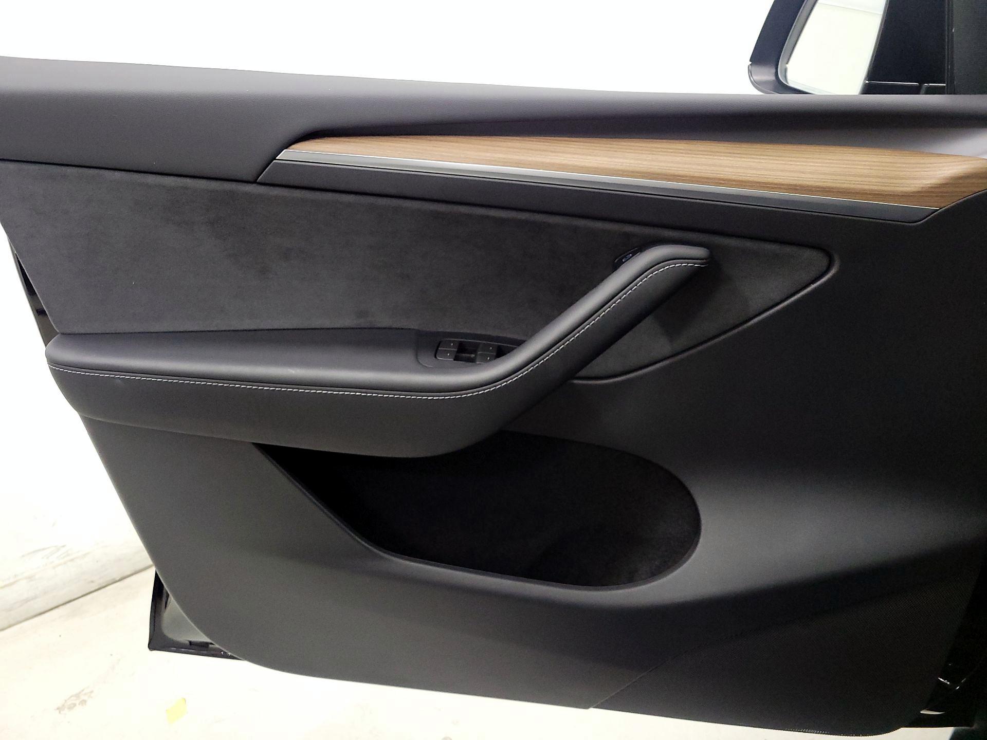 Thumbnail: 2023 Tesla Model Y - 12