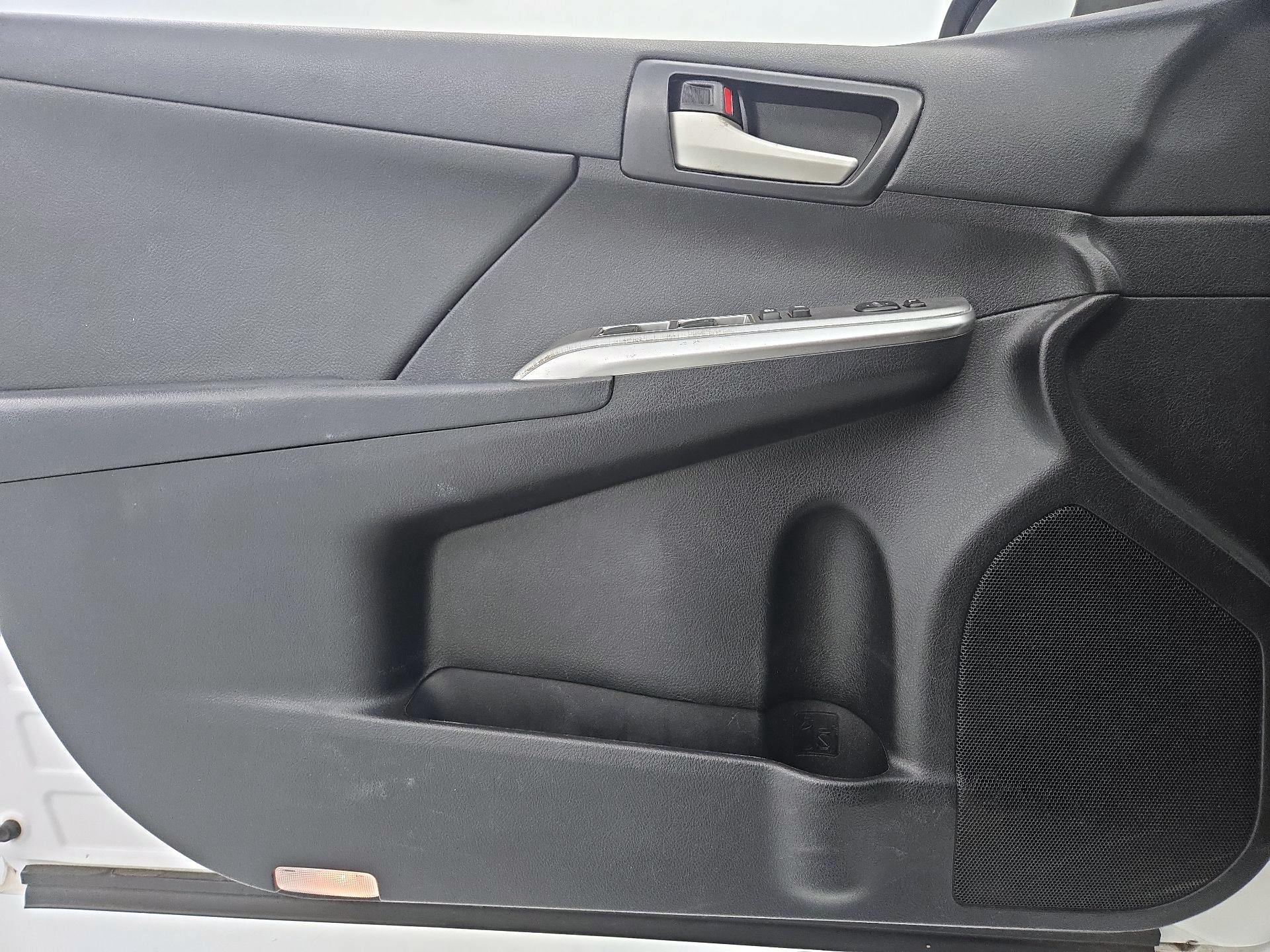 Thumbnail: 2014 Toyota Camry - 12