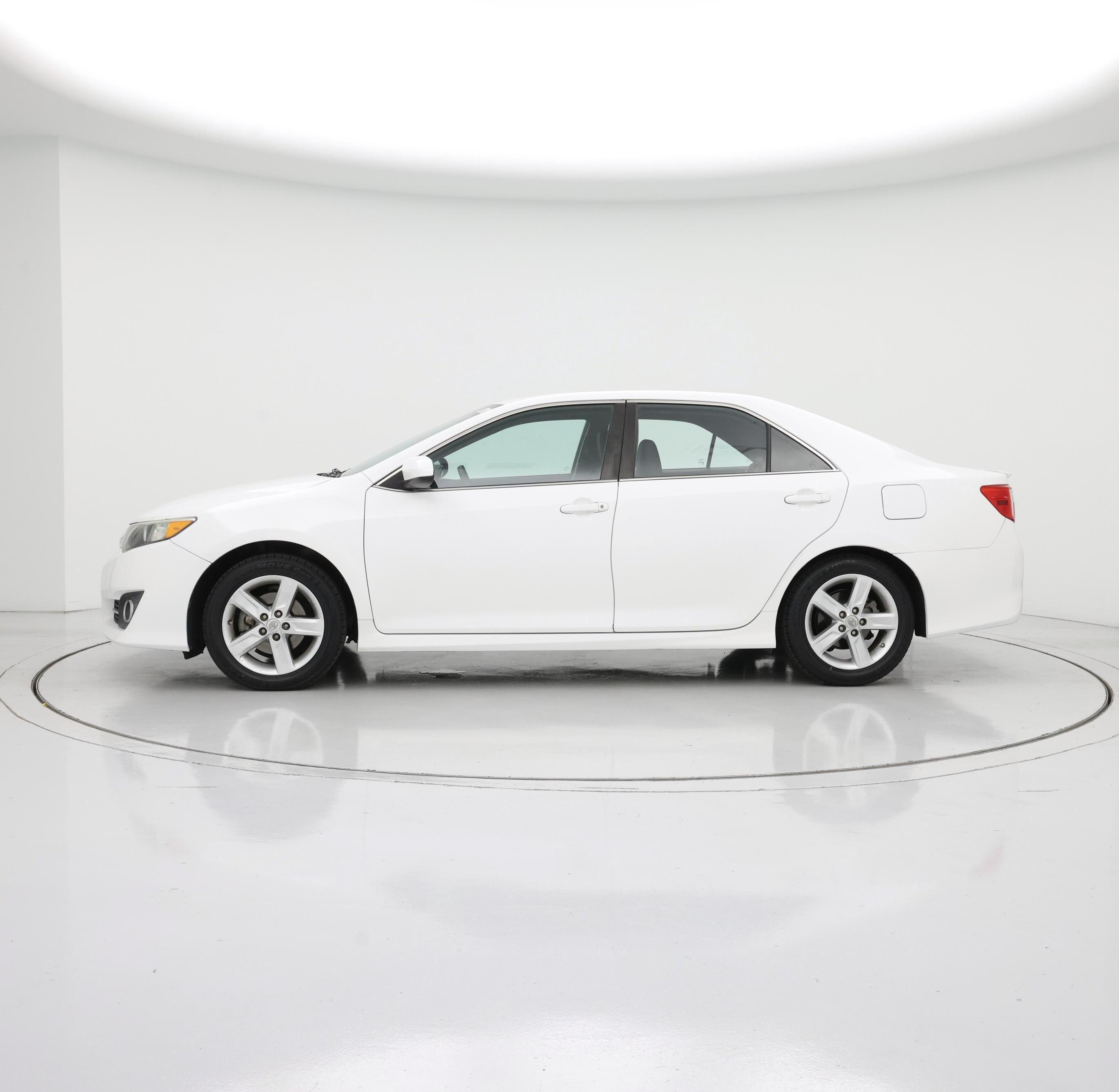 Thumbnail: 2014 Toyota Camry - 3