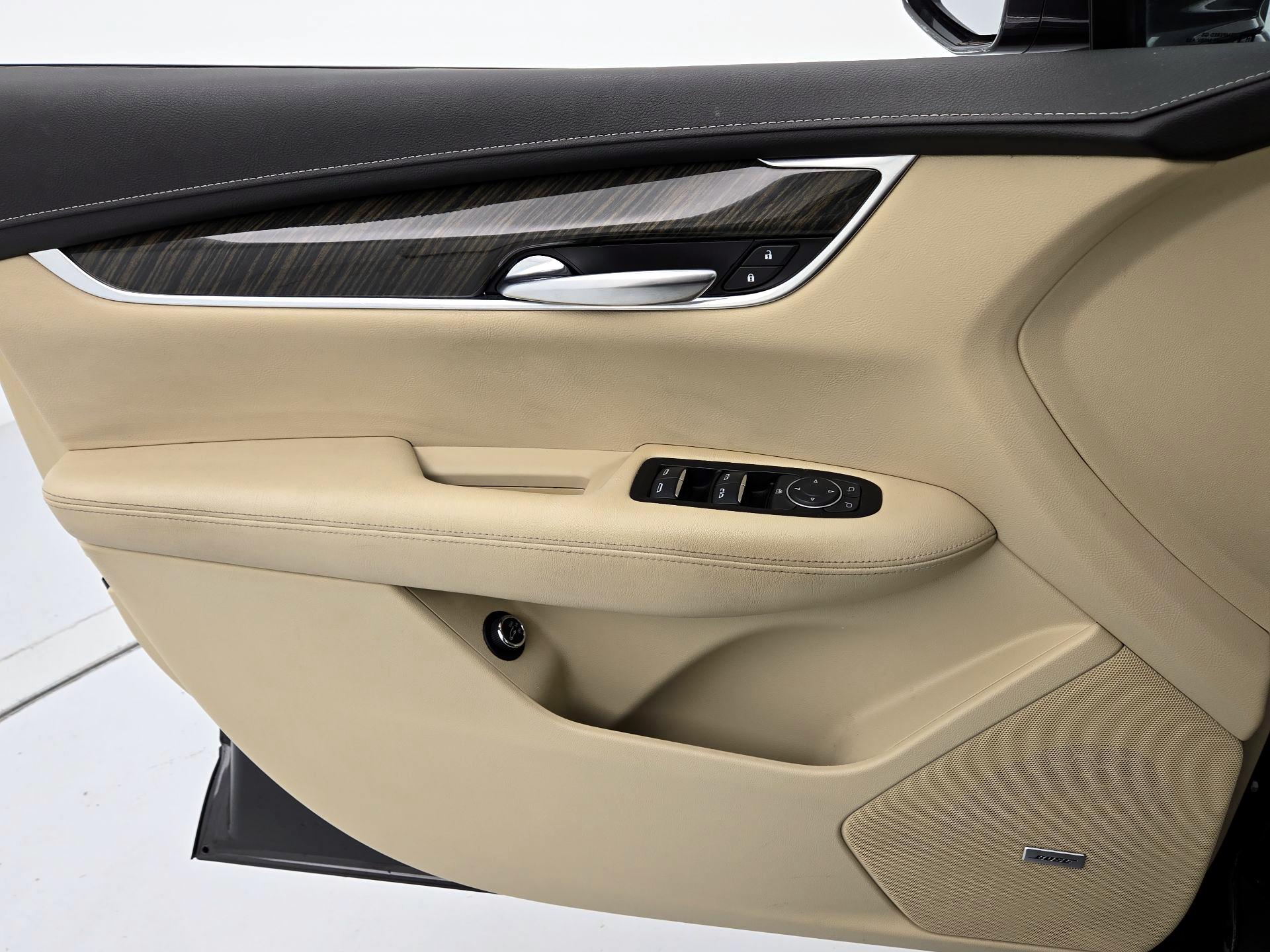 Thumbnail: 2017 Cadillac XT5 - 12