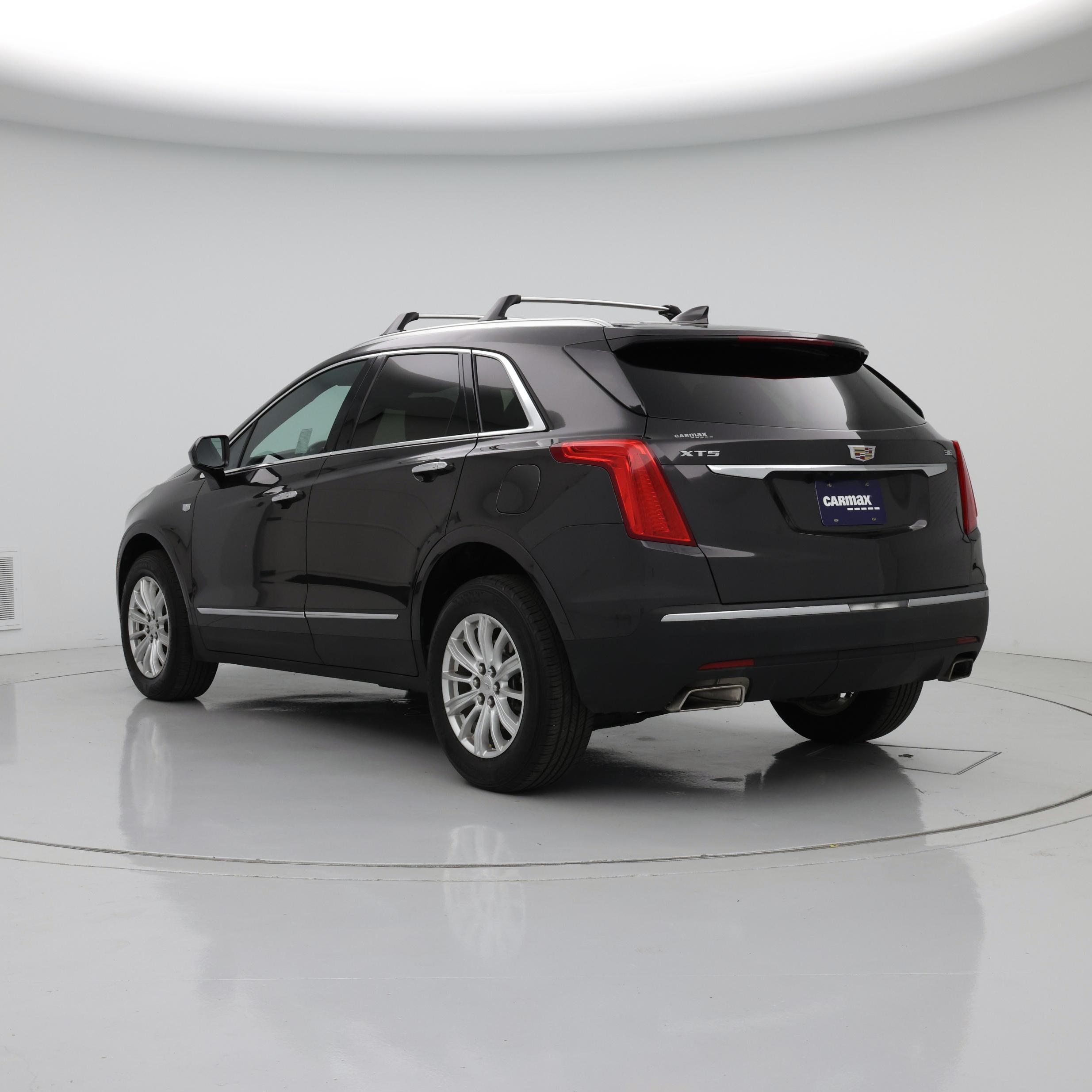 Thumbnail: 2017 Cadillac XT5 - 2