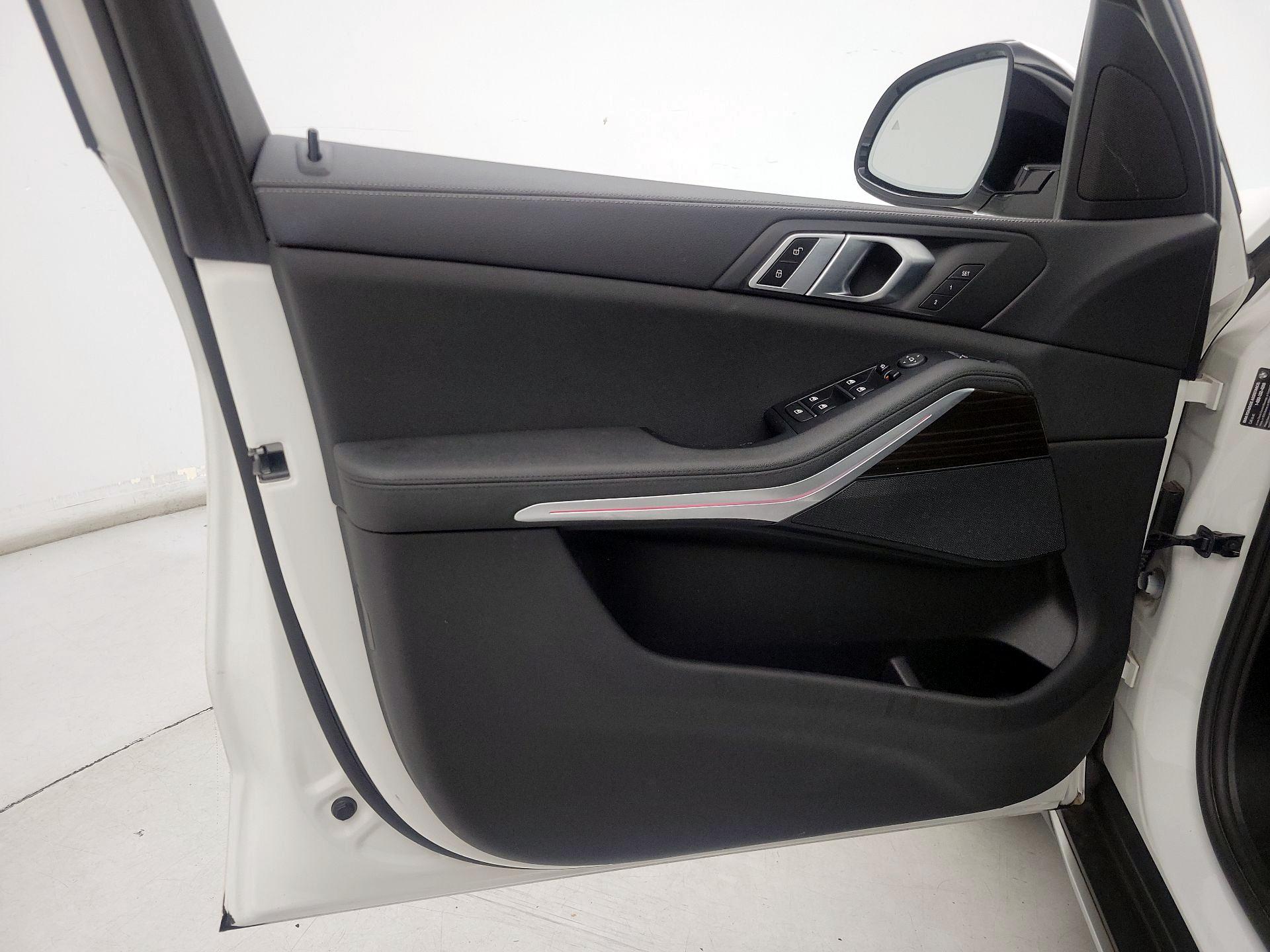 Thumbnail: 2021 BMW X5 - 12