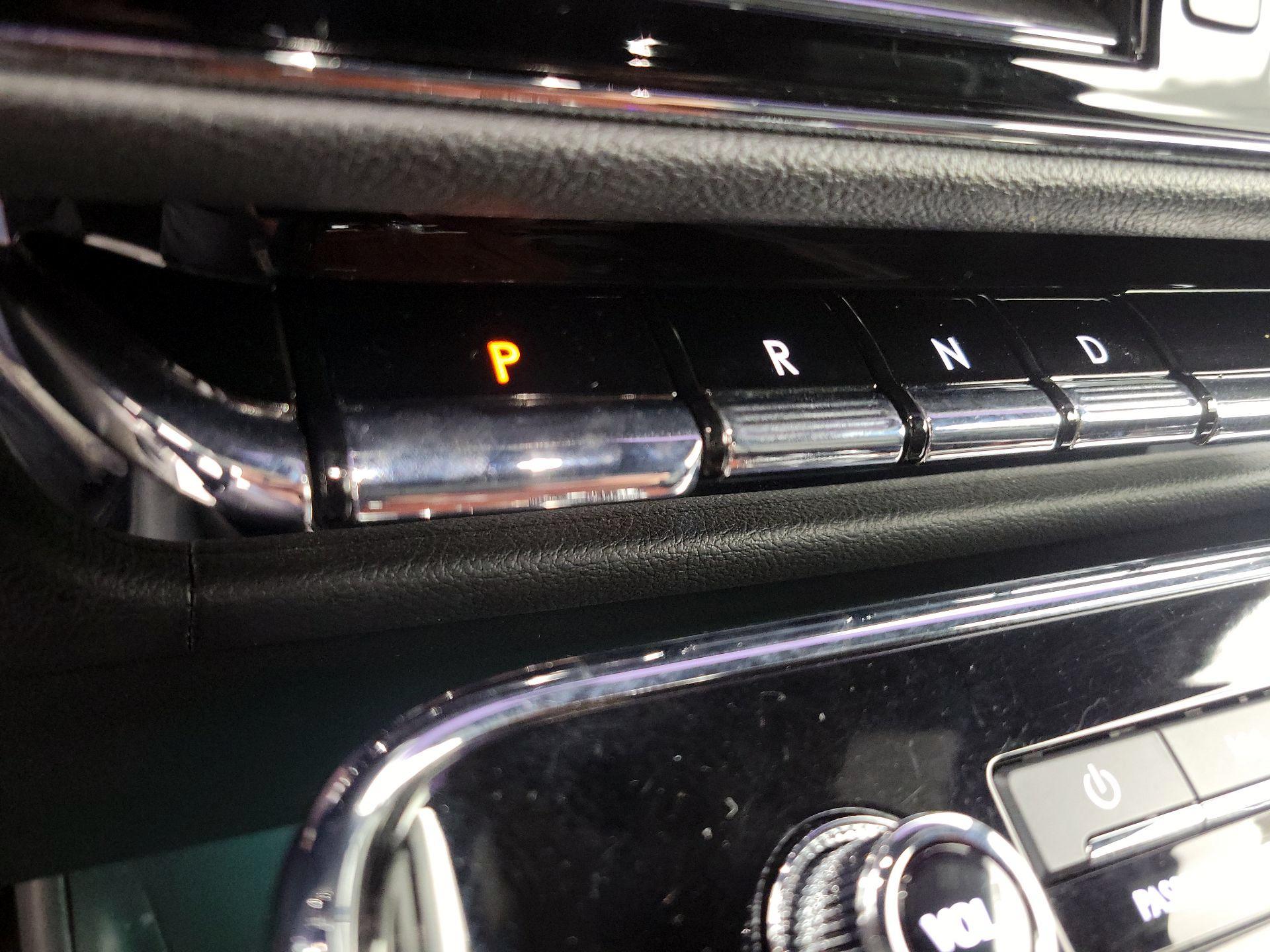 Thumbnail: 2022 Lincoln Navigator L - 18