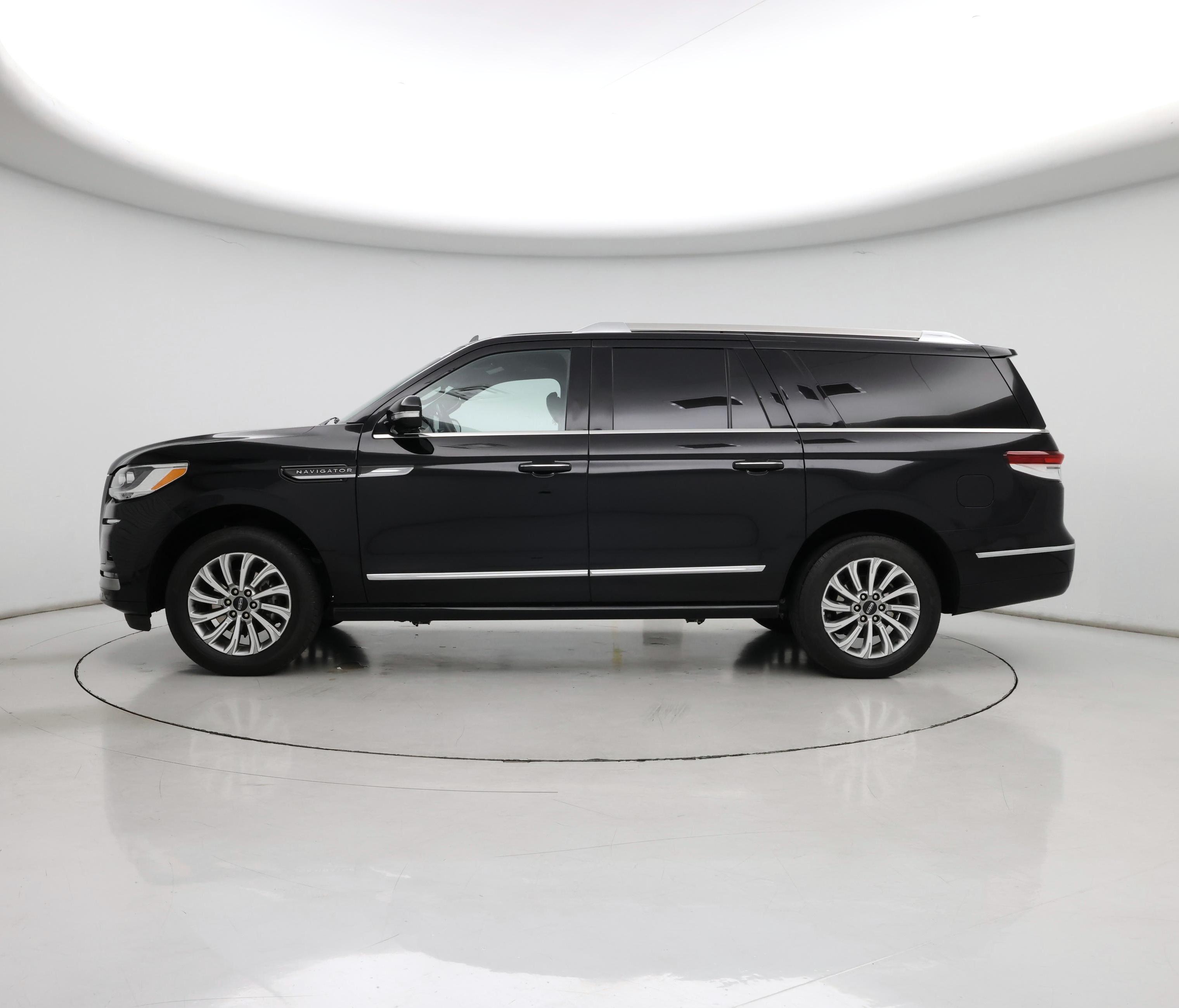 Thumbnail: 2022 Lincoln Navigator L - 3