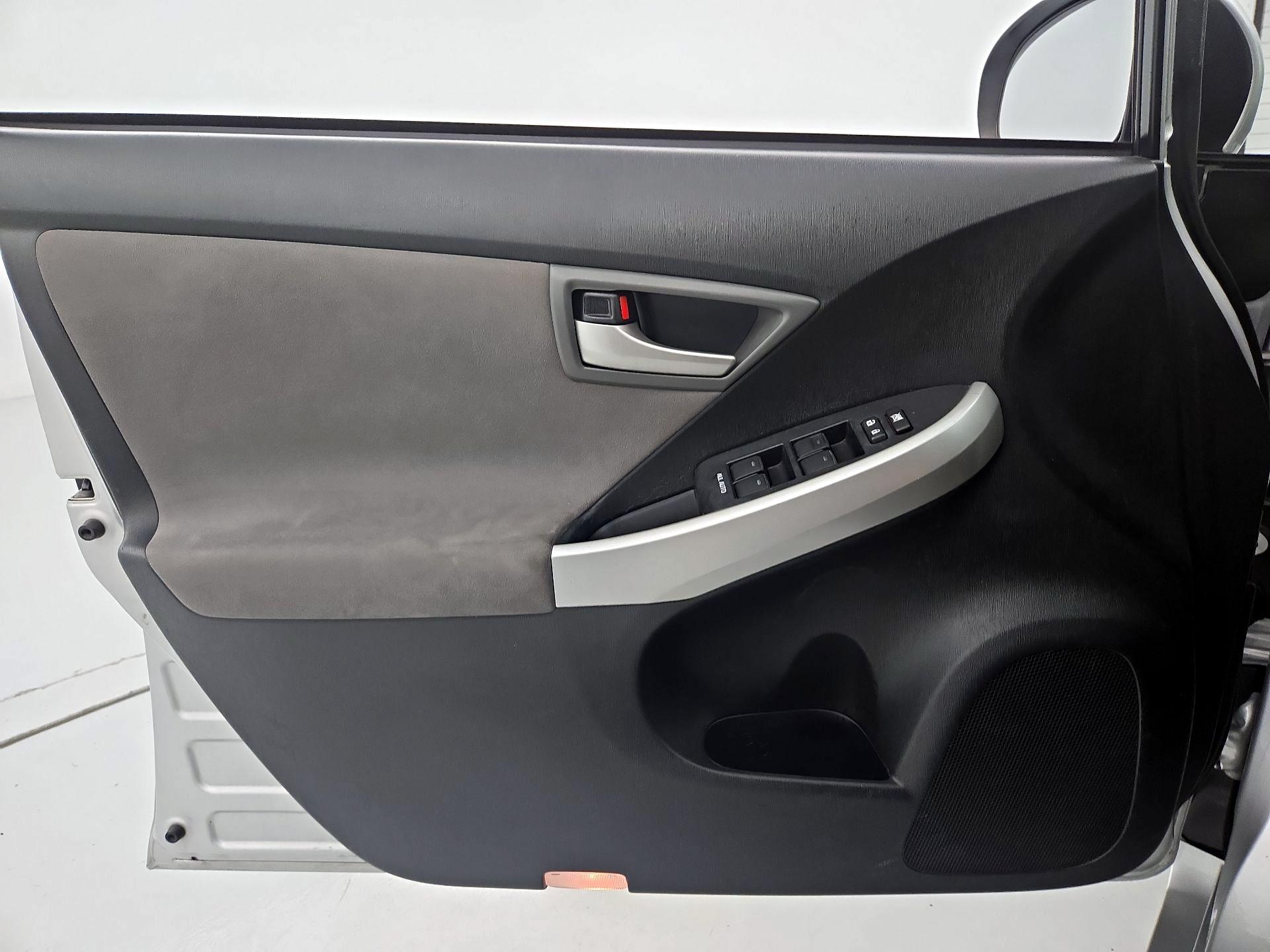 Thumbnail: 2015 Toyota Prius - 12